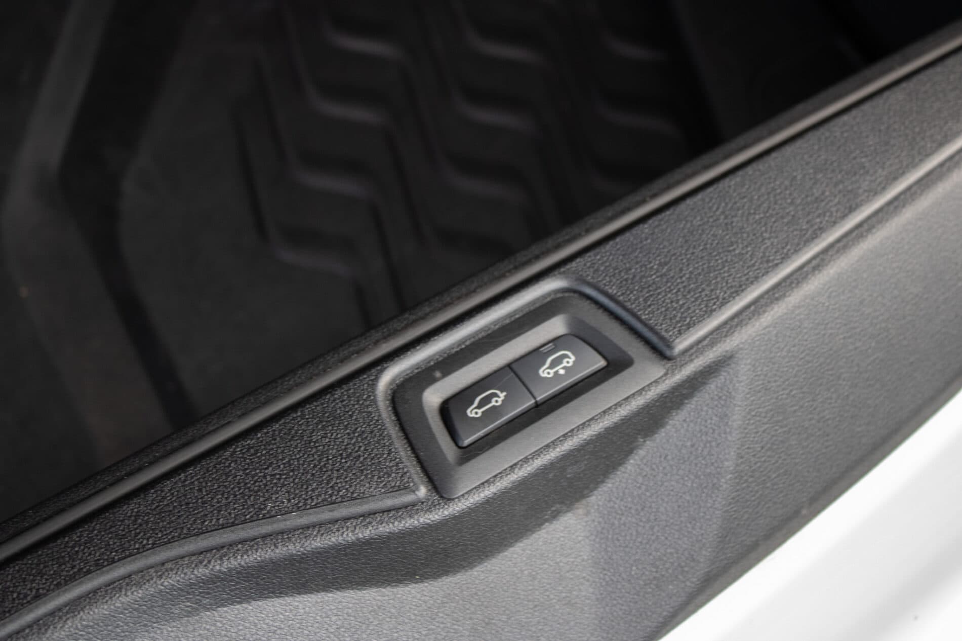 2020 BMW X7 M50d, biela suv, 129 000 km