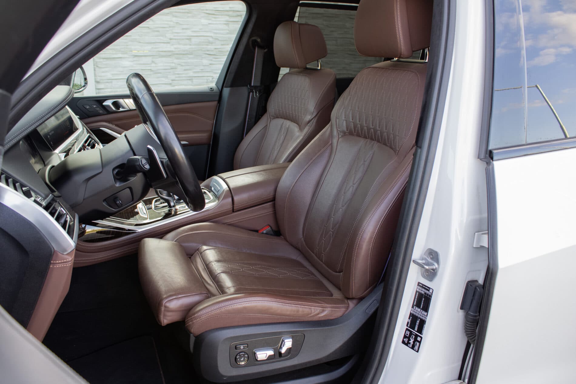 2020 BMW X7 M50d, biela suv, 129 000 km