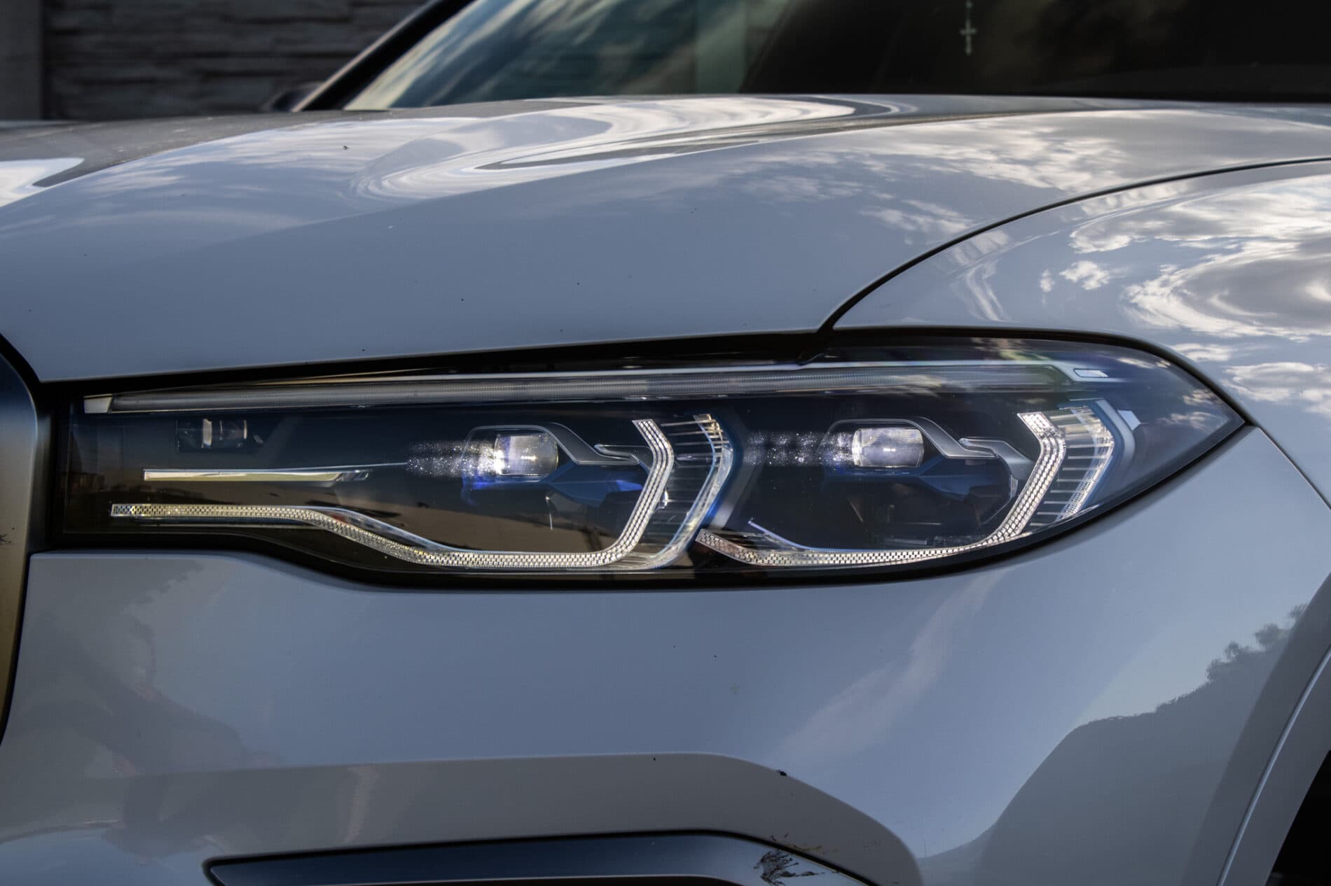 2020 BMW X7 M50d, biela suv, 129 000 km