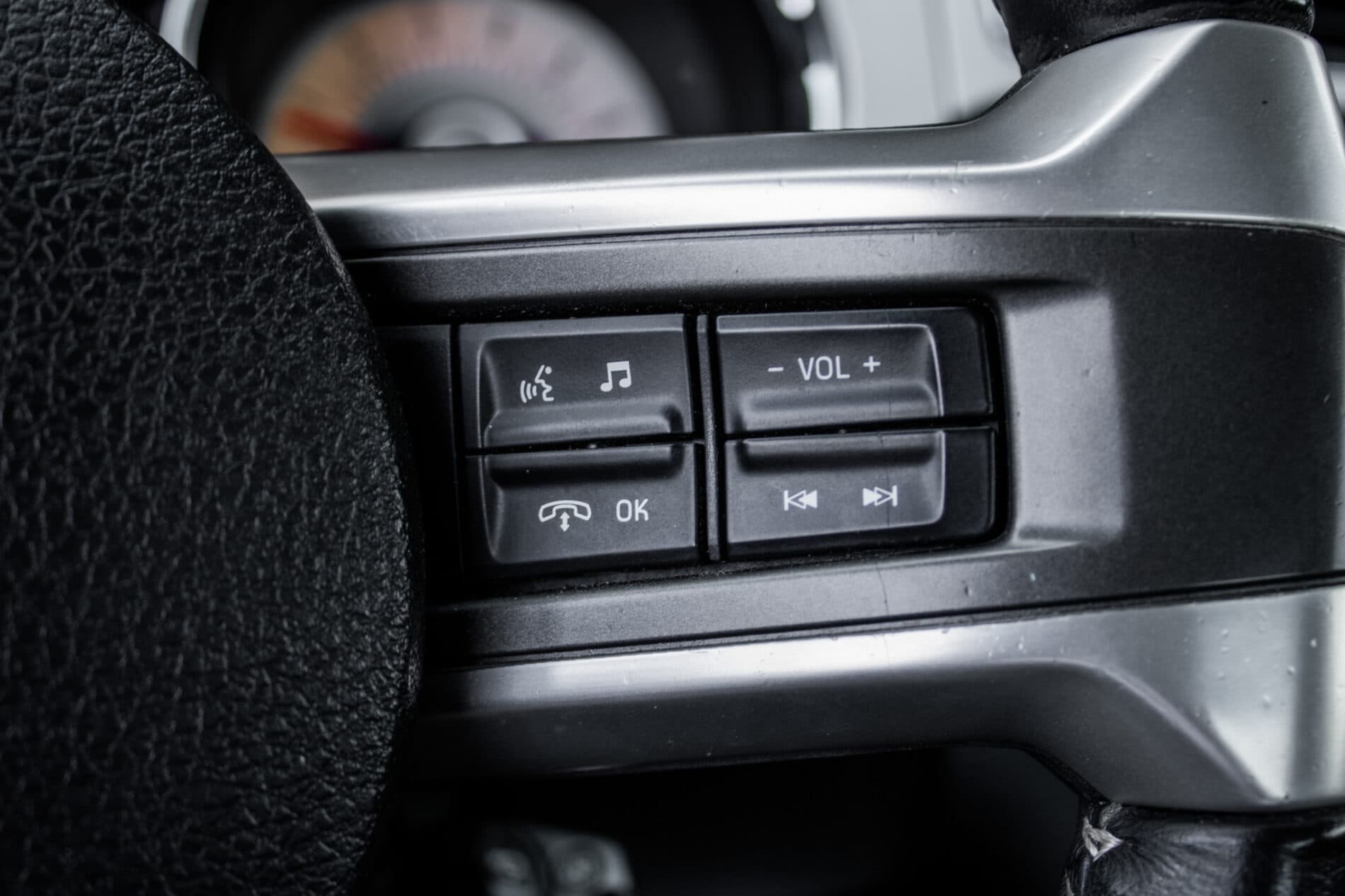 2010 Ford Mustang, čierna kupé, 193 470 km
