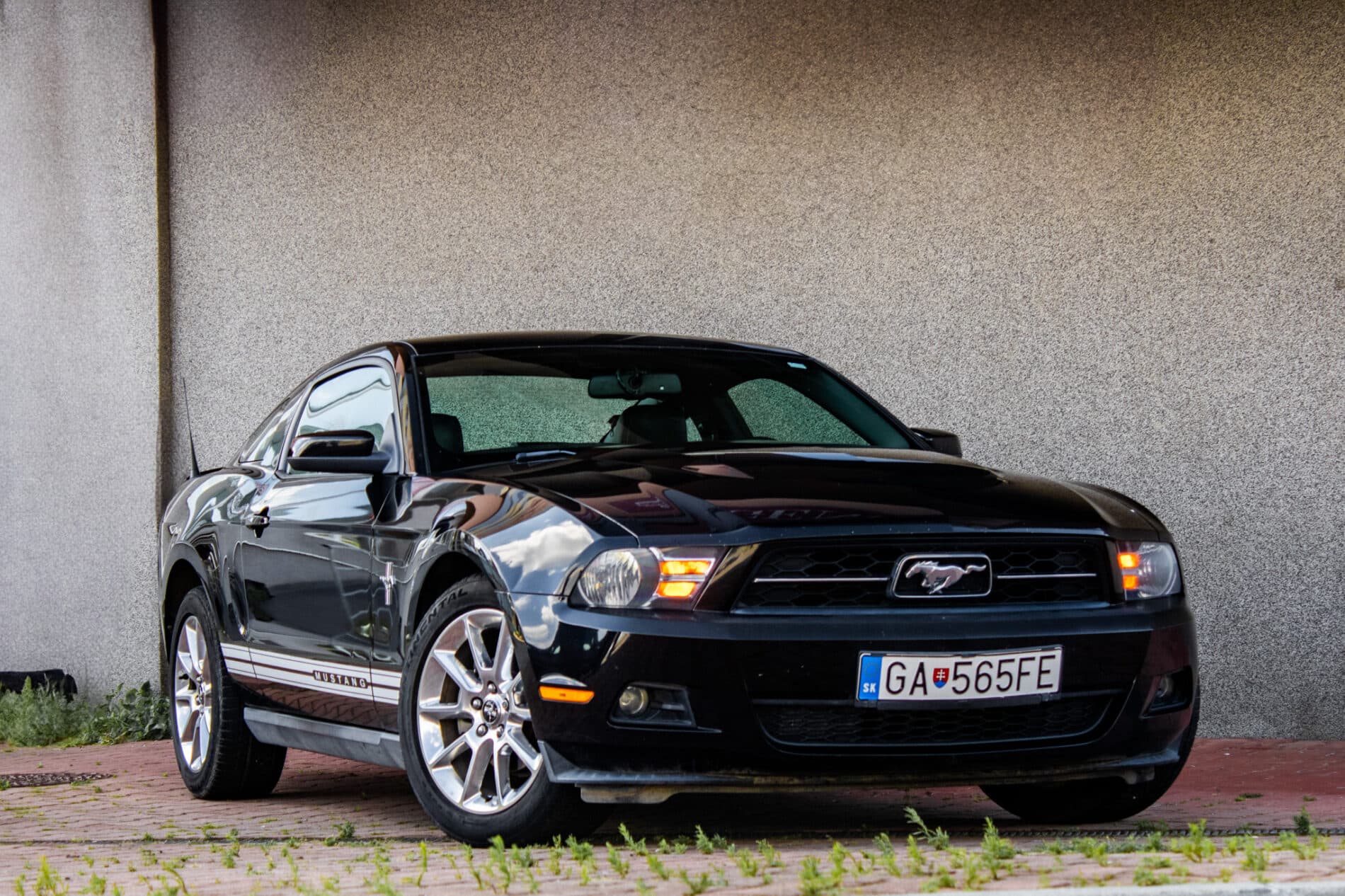 2010 Ford Mustang, čierna kupé, 193 470 km