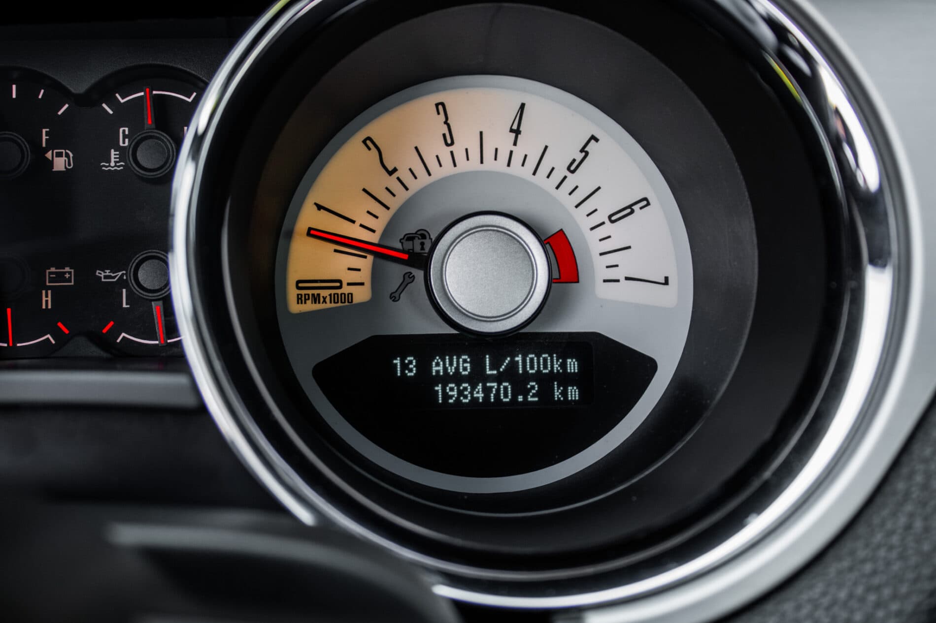 2010 Ford Mustang, čierna kupé, 193 470 km