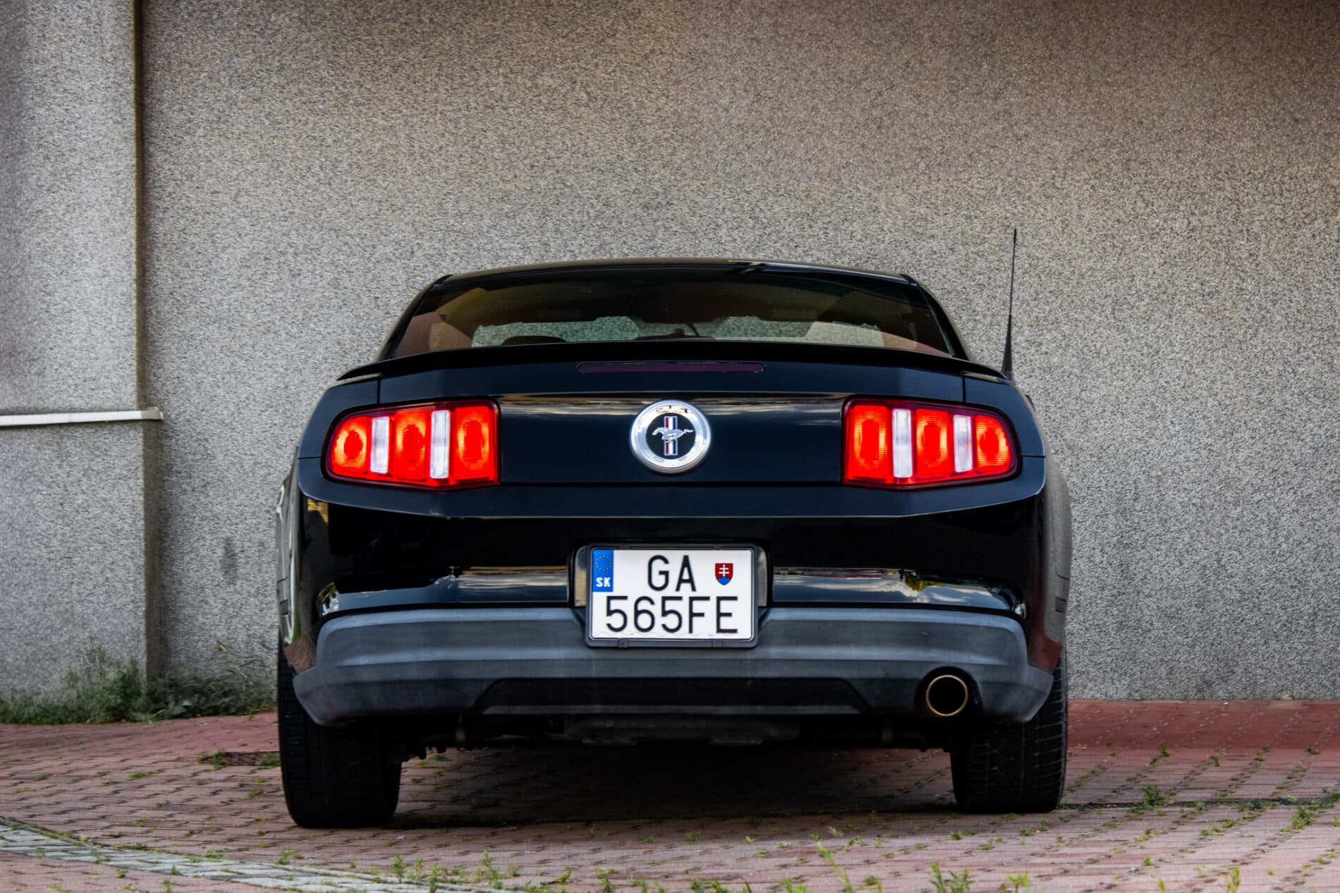 2010 Ford Mustang, čierna kupé, 193 470 km