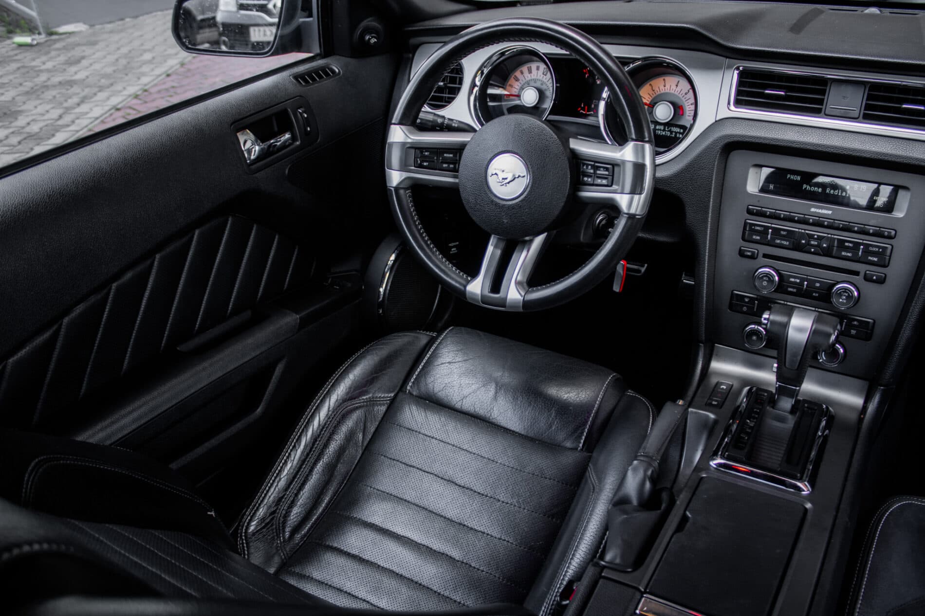 2010 Ford Mustang, čierna kupé, 193 470 km