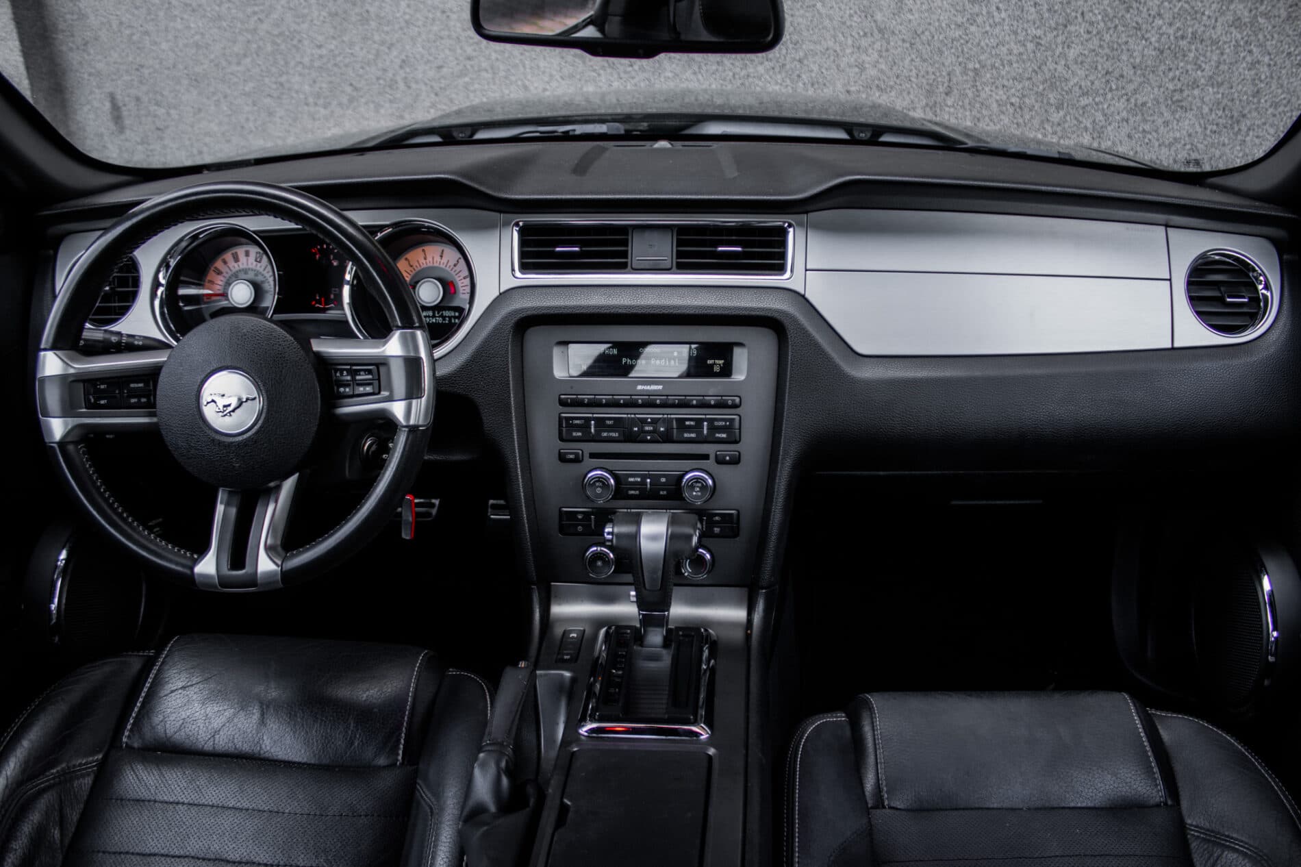 2010 Ford Mustang, čierna kupé, 193 470 km