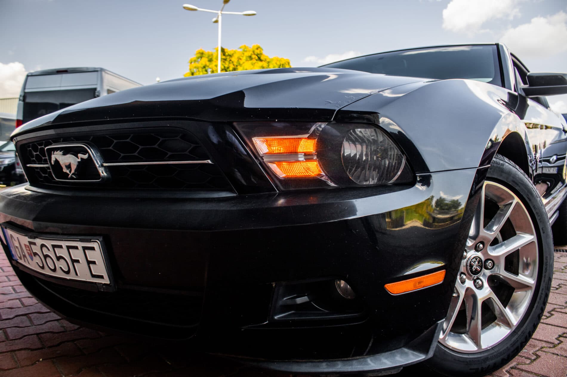 2010 Ford Mustang, čierna kupé, 193 470 km