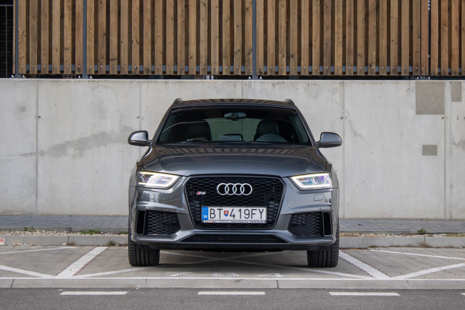 2014 AUDI RSQ3, sivá suv, 209 610 km