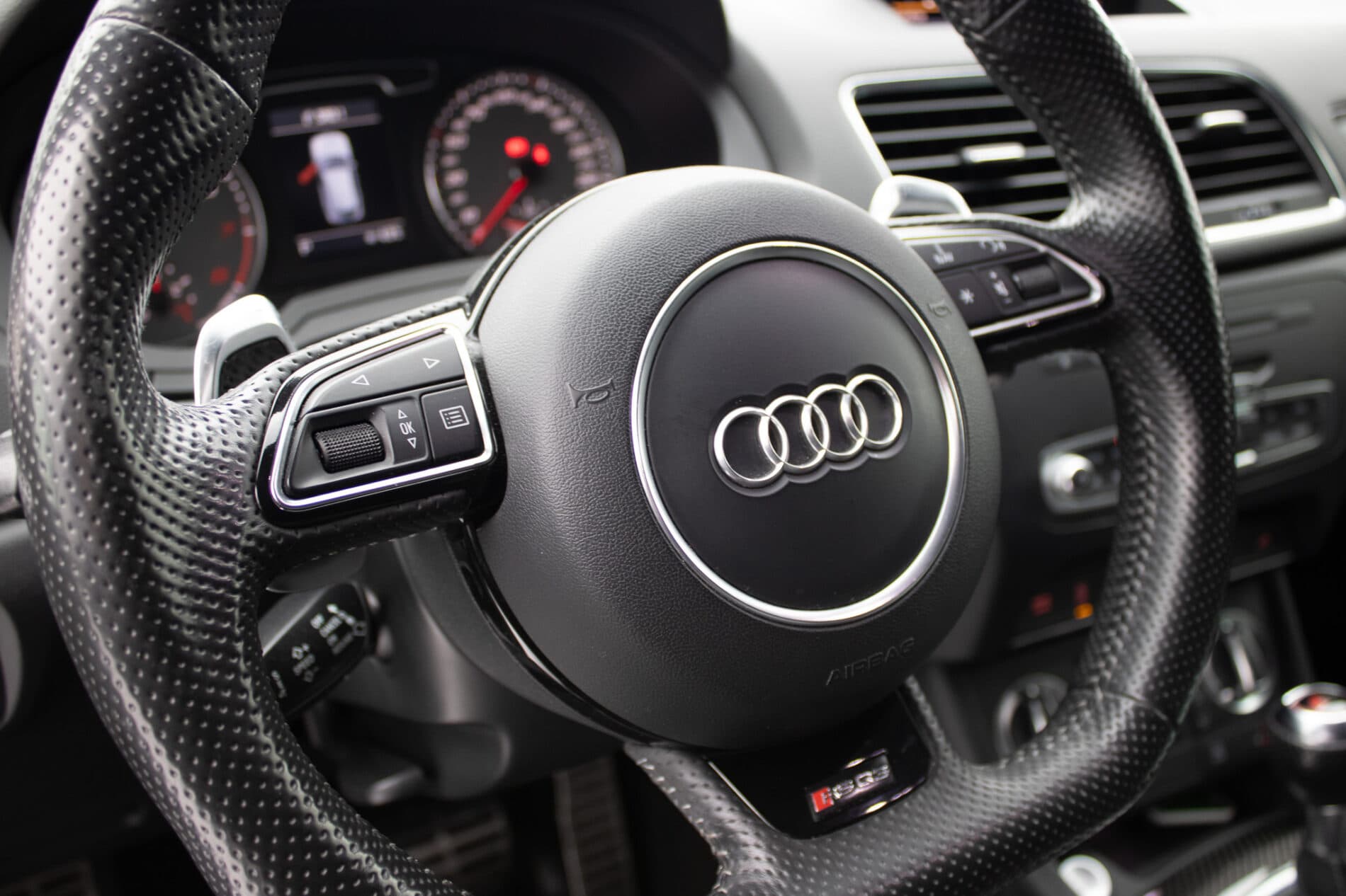 2014 AUDI RSQ3, sivá suv, 209 610 km