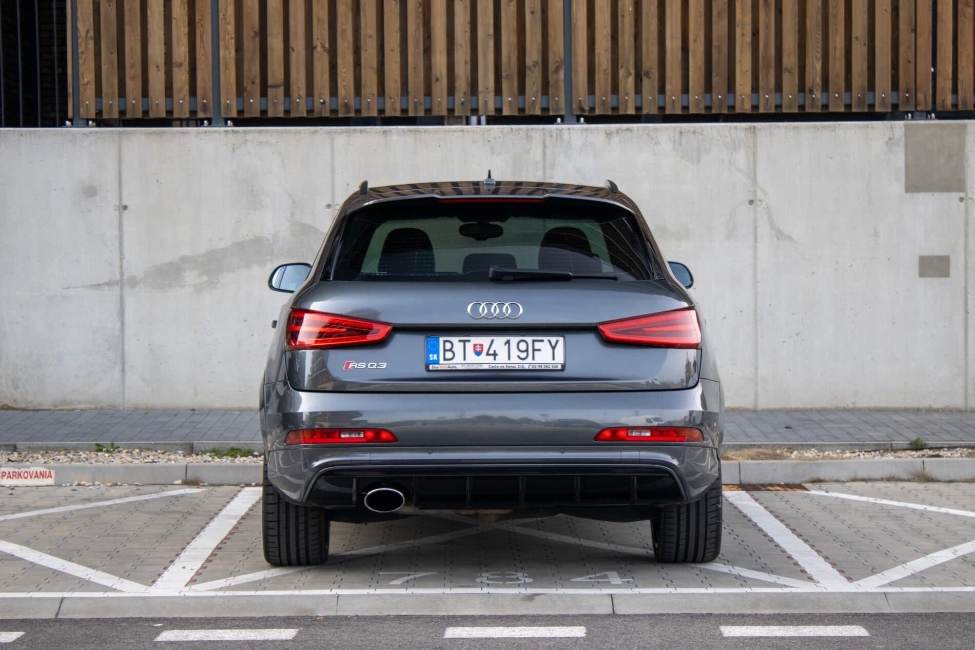 2014 AUDI RSQ3, sivá suv, 209 610 km