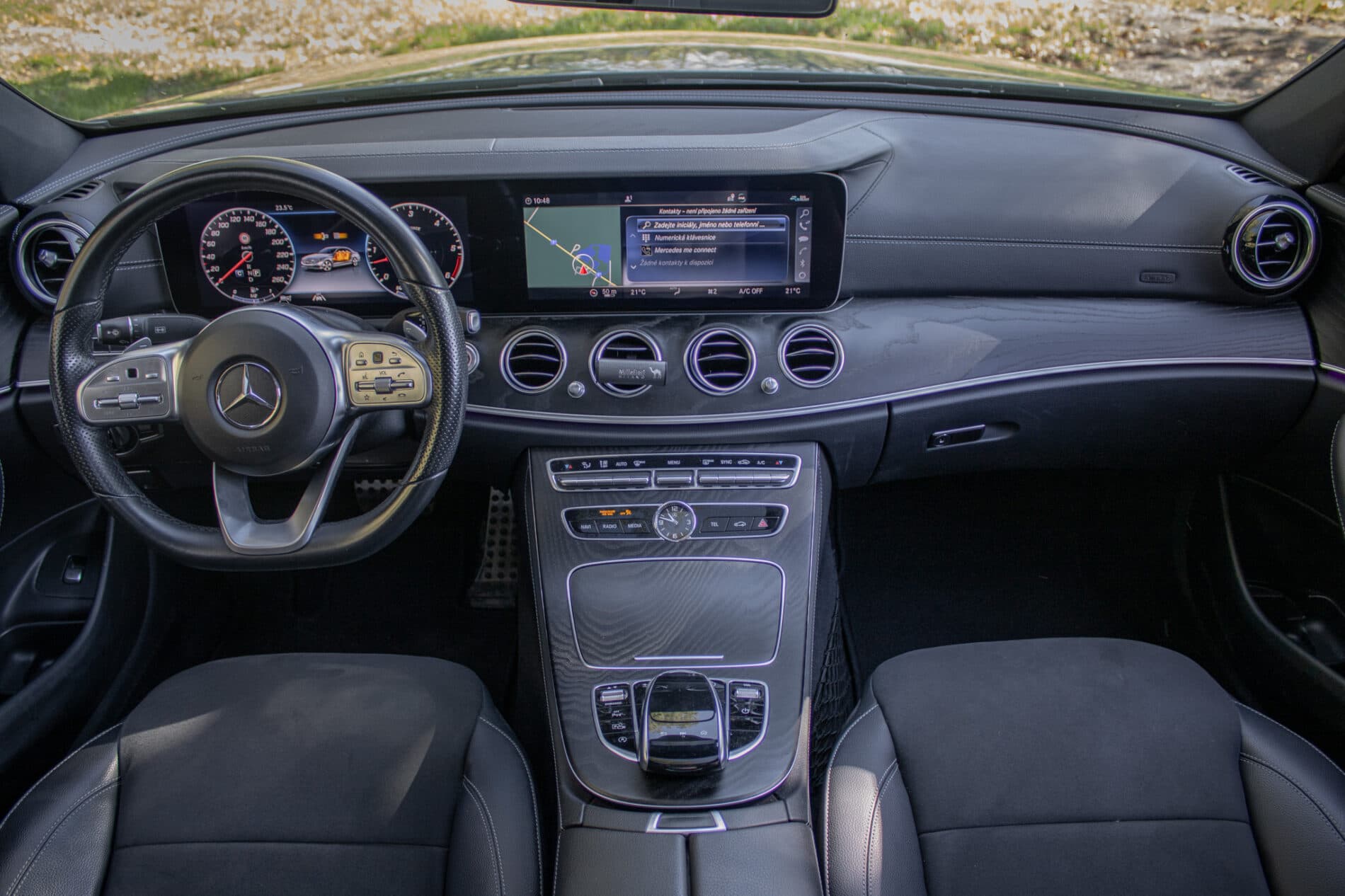 2020 Mercedes-Benz E 400d, sivá sedan, 93 682 km