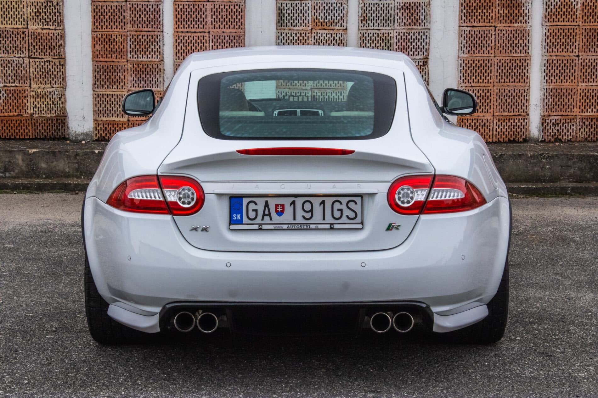 2010 Jaguar XKR, biela kupé, 126 966 km