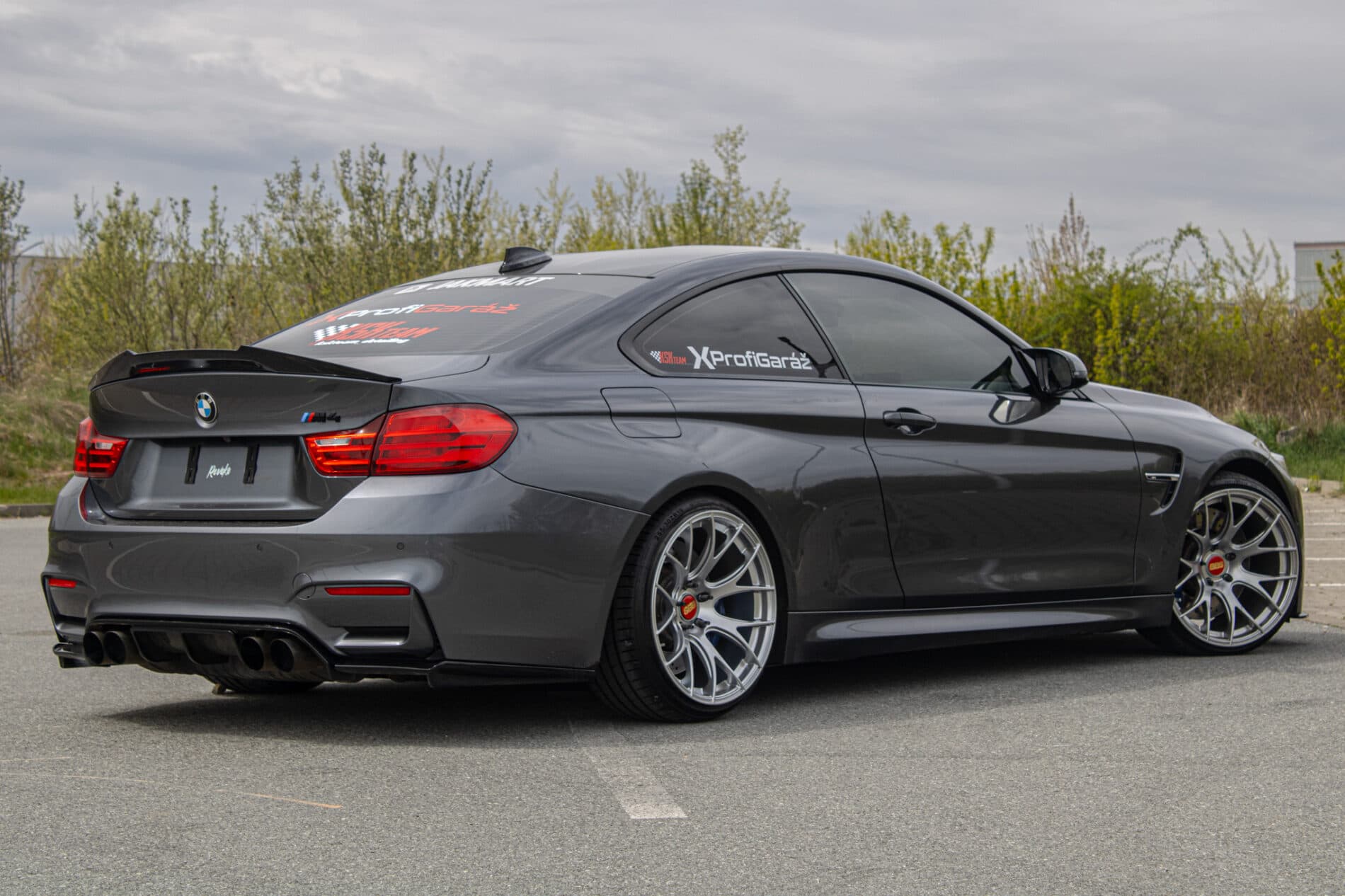2015 BMW M4, sivá kupé, 117 755 km