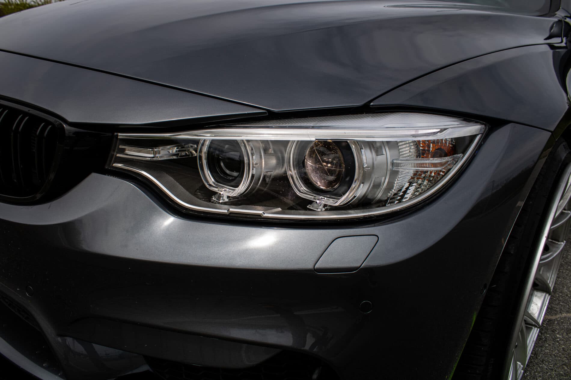 2015 BMW M4, sivá kupé, 117 755 km