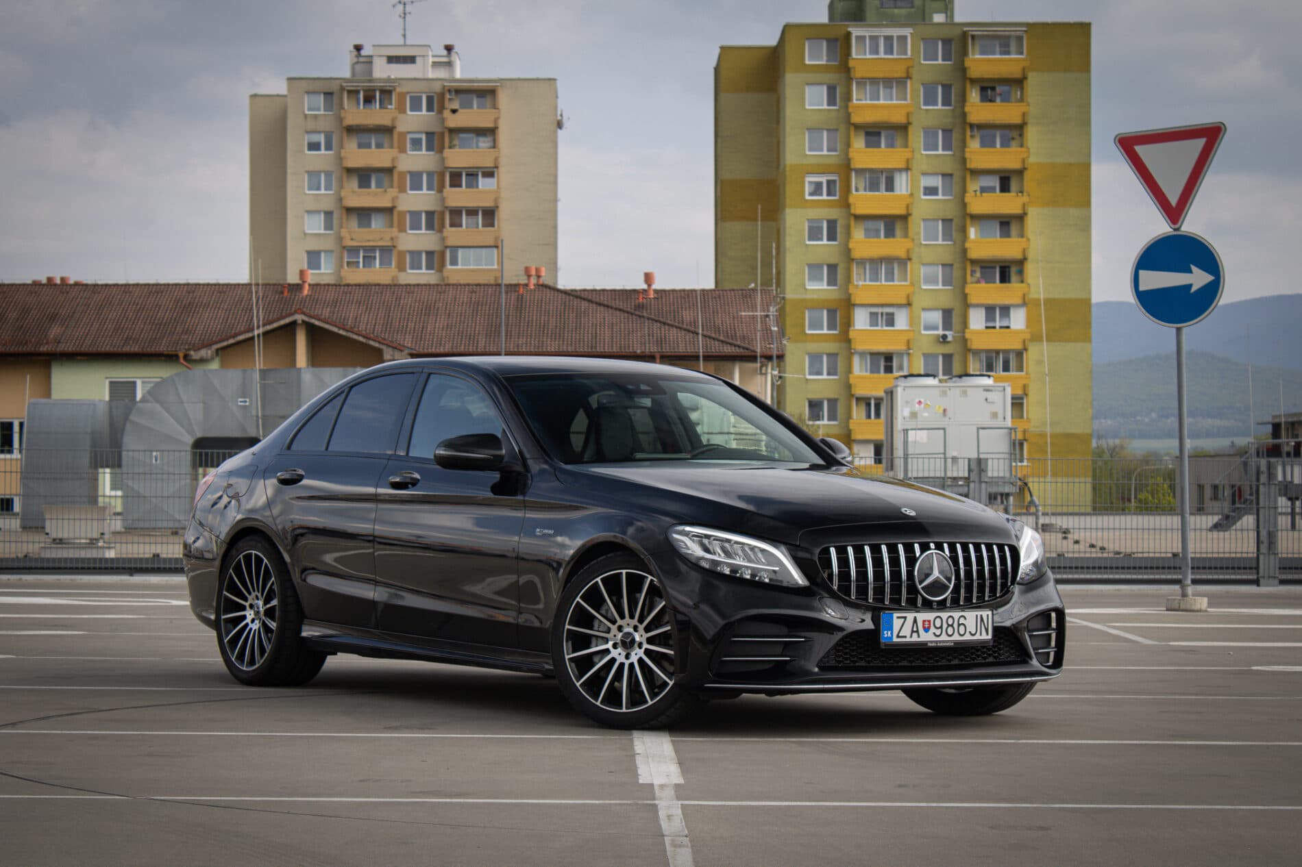 2019 Mercedes-Benz C 43 AMG, čierna sedan, 122 074 km
