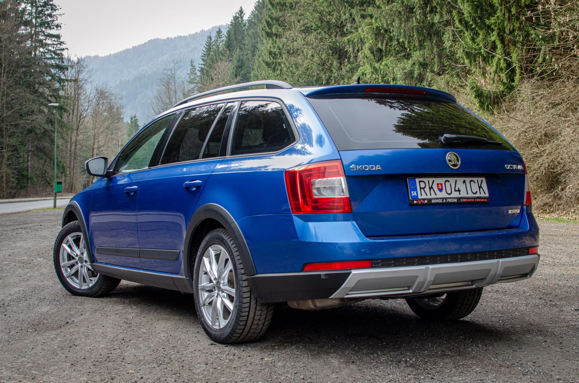 2015 Skoda Octavia RS, modrá kombi, 284 138 km