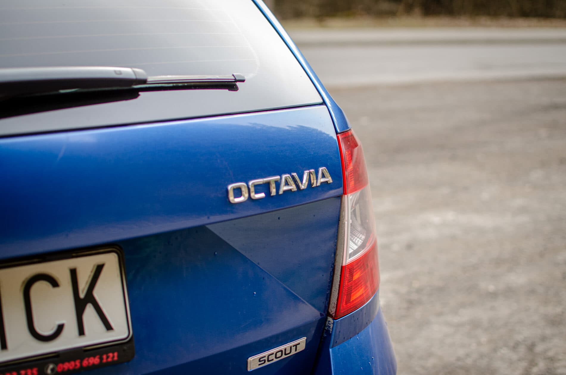 2015 Skoda Octavia RS, modrá kombi, 284 138 km