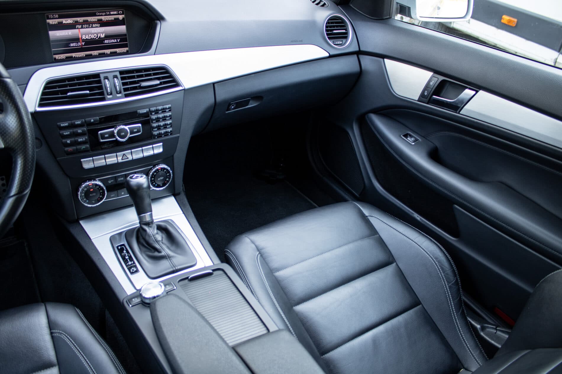 2014 Mercedes-Benz C 250d, strieborná kupé, 136 613 km