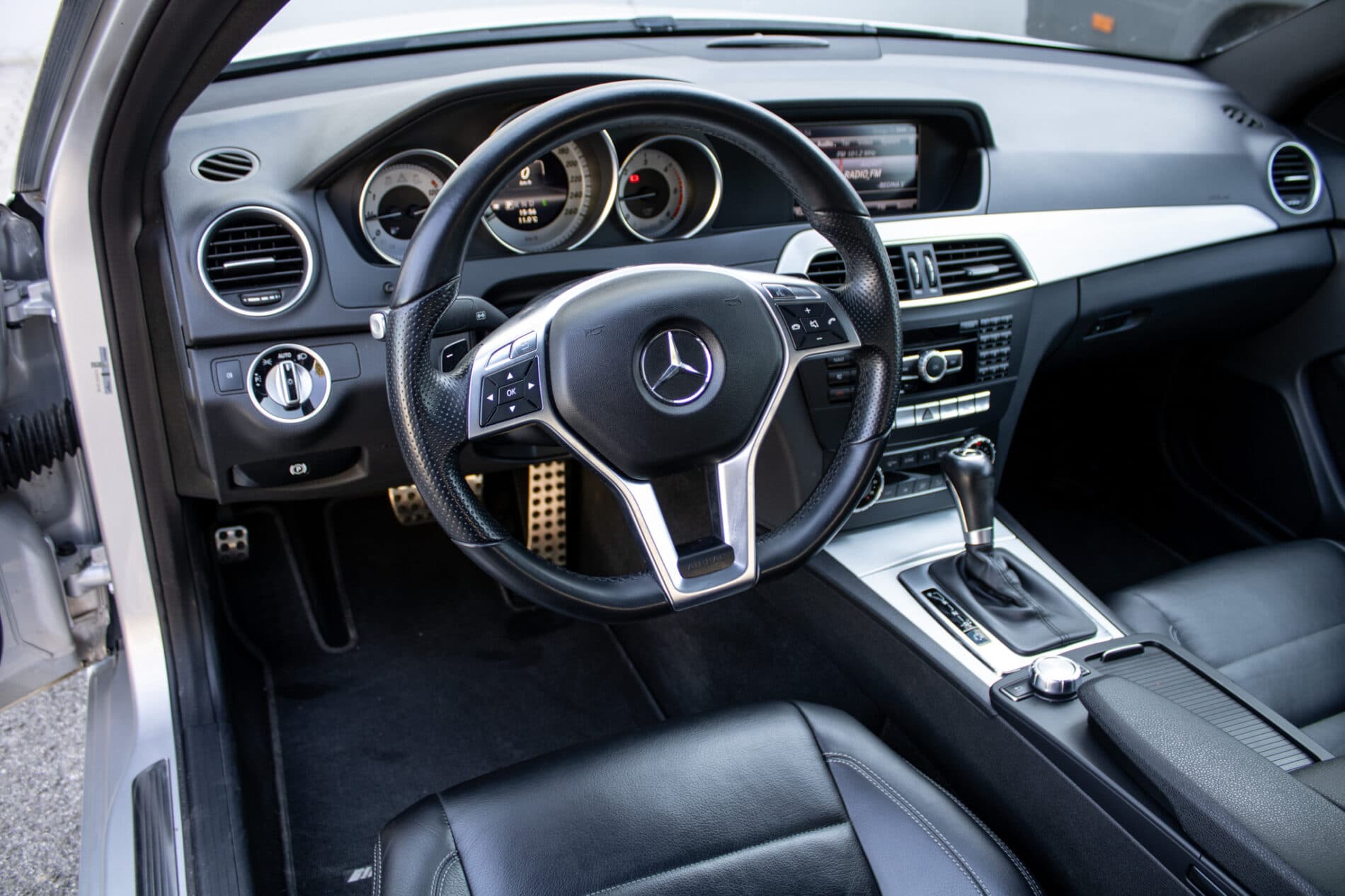 2014 Mercedes-Benz C 250d, strieborná kupé, 136 613 km