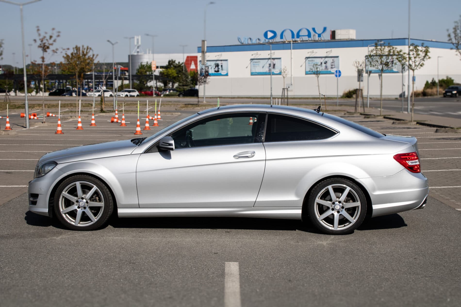 2014 Mercedes-Benz C 250d, strieborná kupé, 136 613 km