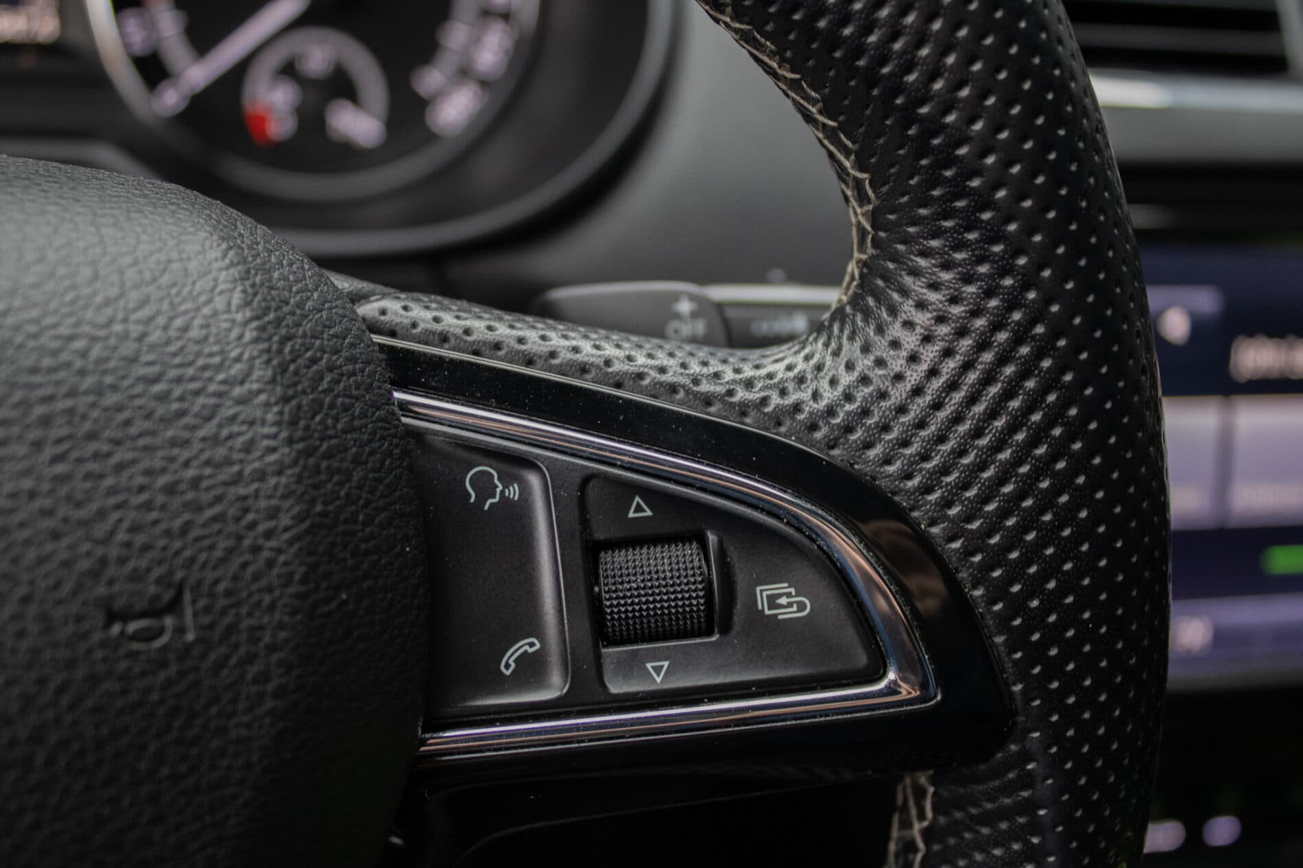 2015 Skoda Octavia RS, čierna kombi, 312 500 km