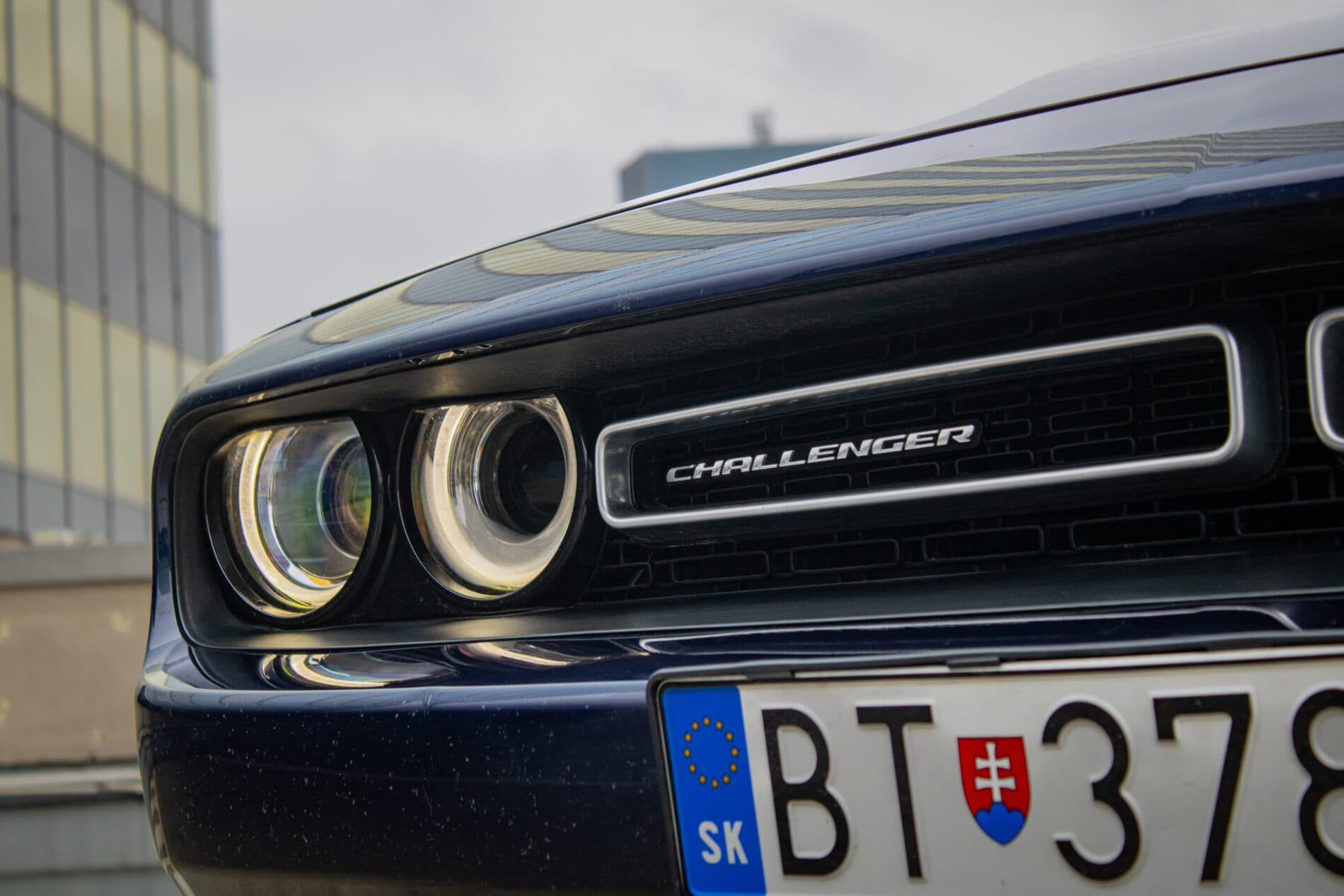 2015 Dodge Challenger, modrá kupé, 130 665 km