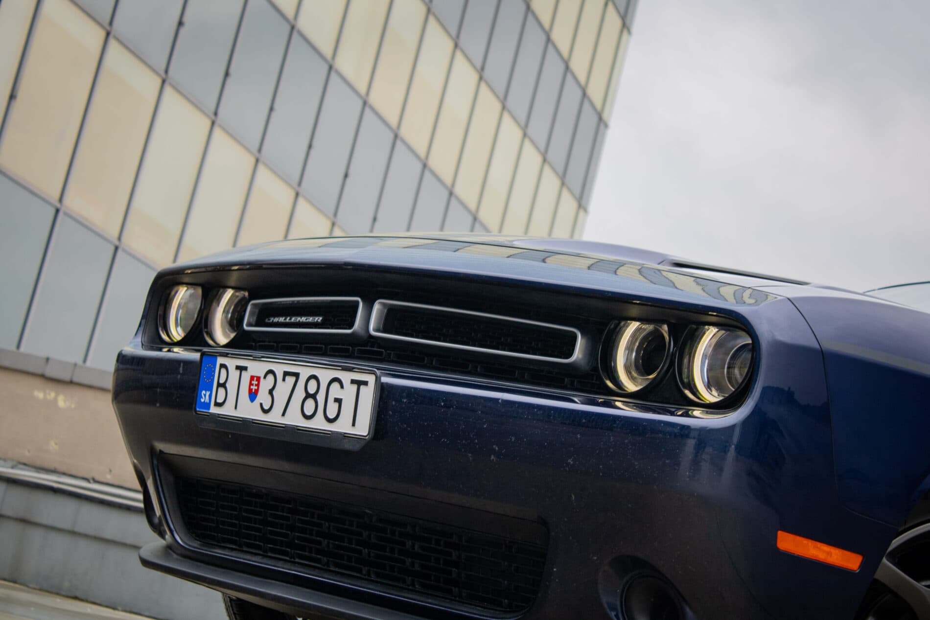 2015 Dodge Challenger, modrá kupé, 130 665 km