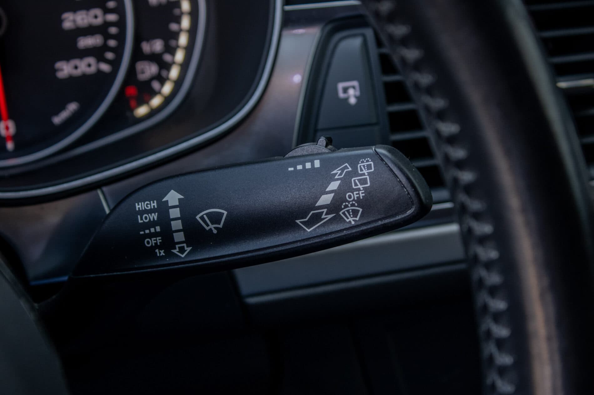 2016 AUDI A6, sivá kombi, 289 001 km