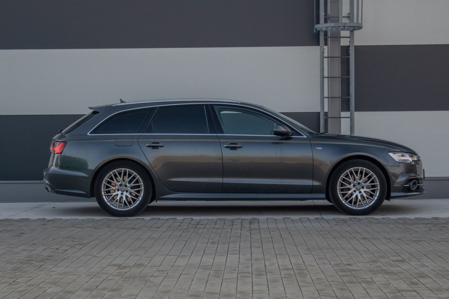 2016 AUDI A6, sivá kombi, 289 001 km