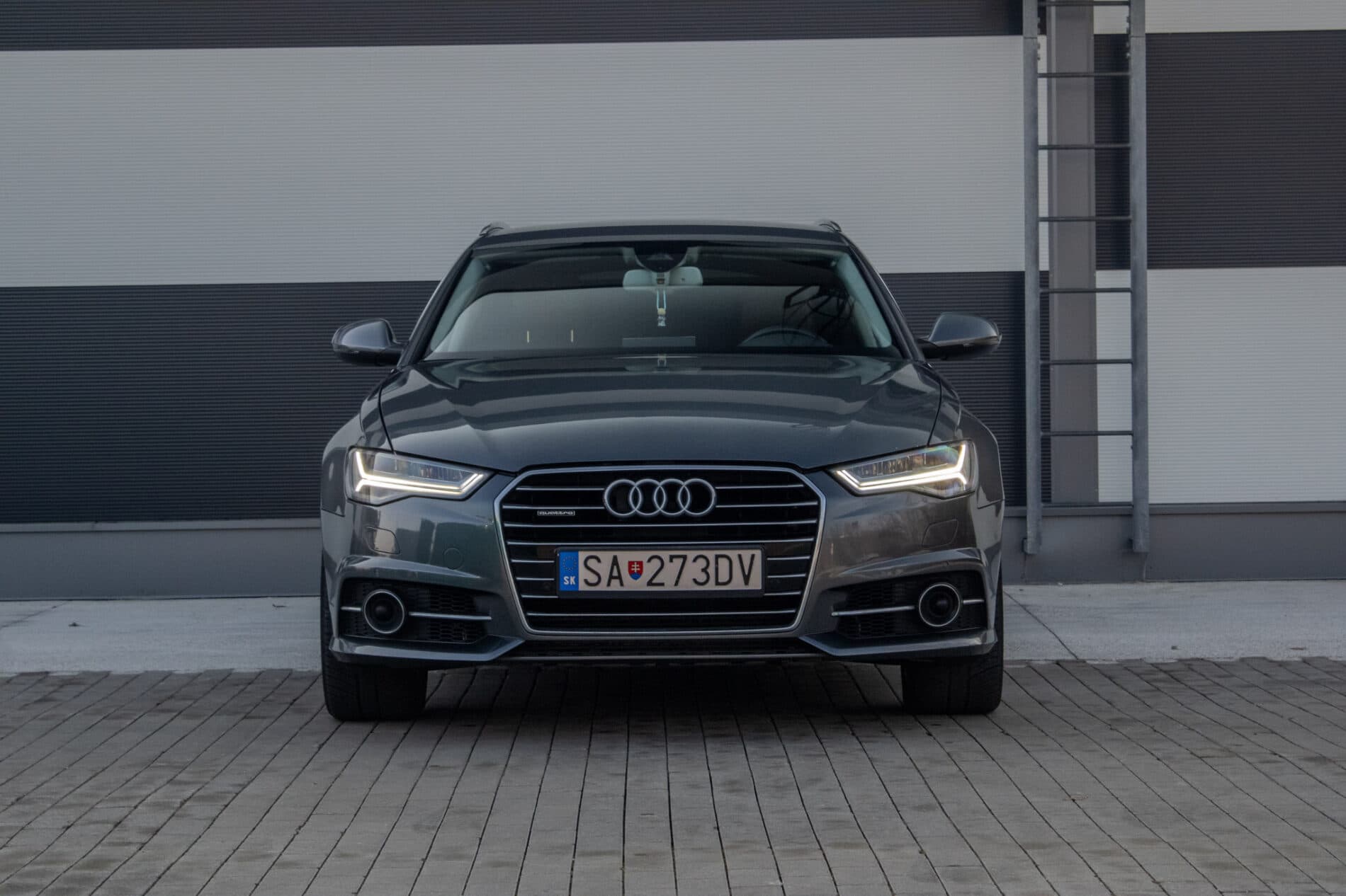 2016 AUDI A6, sivá kombi, 289 001 km
