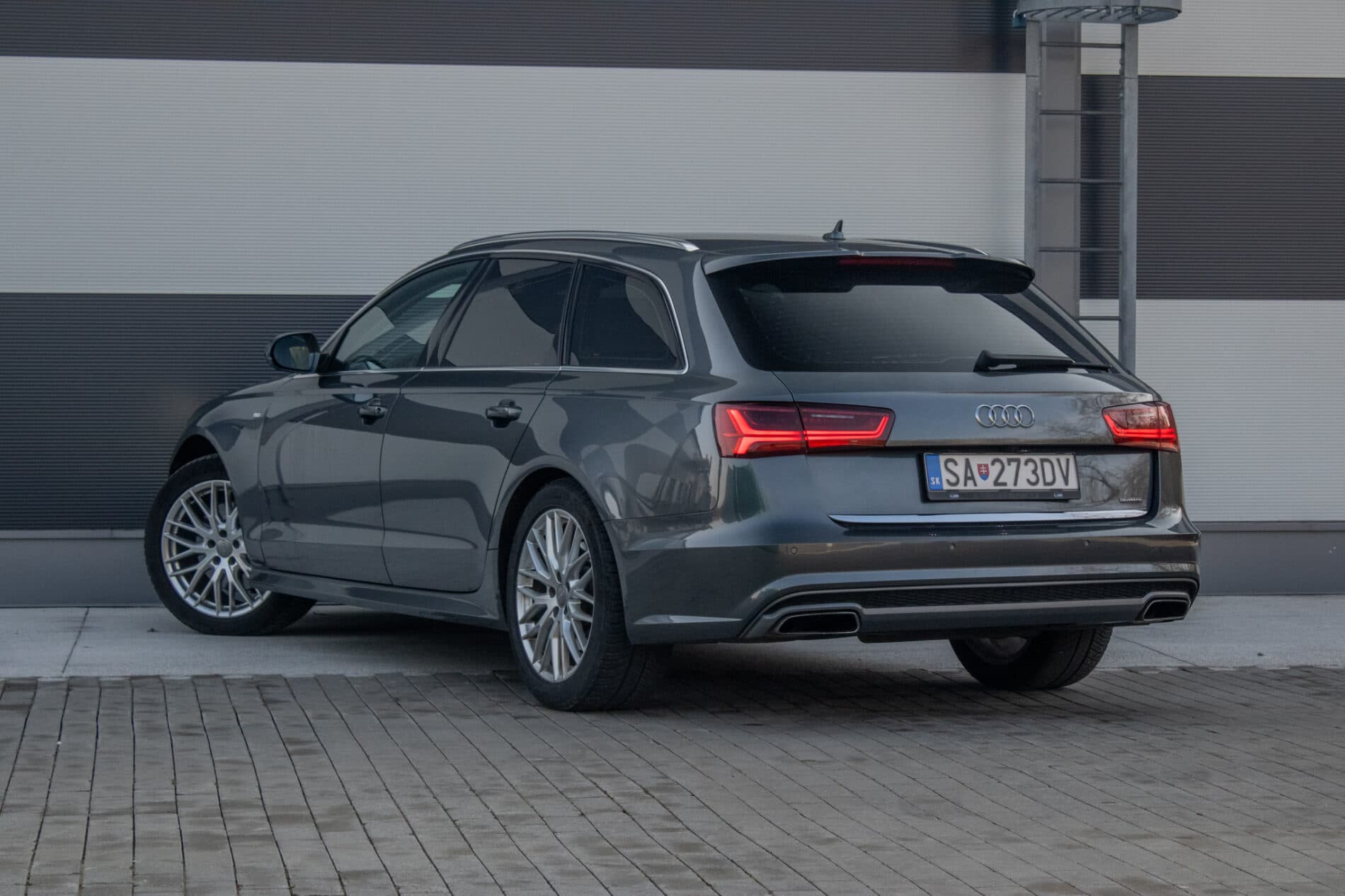 2016 AUDI A6, sivá kombi, 289 001 km