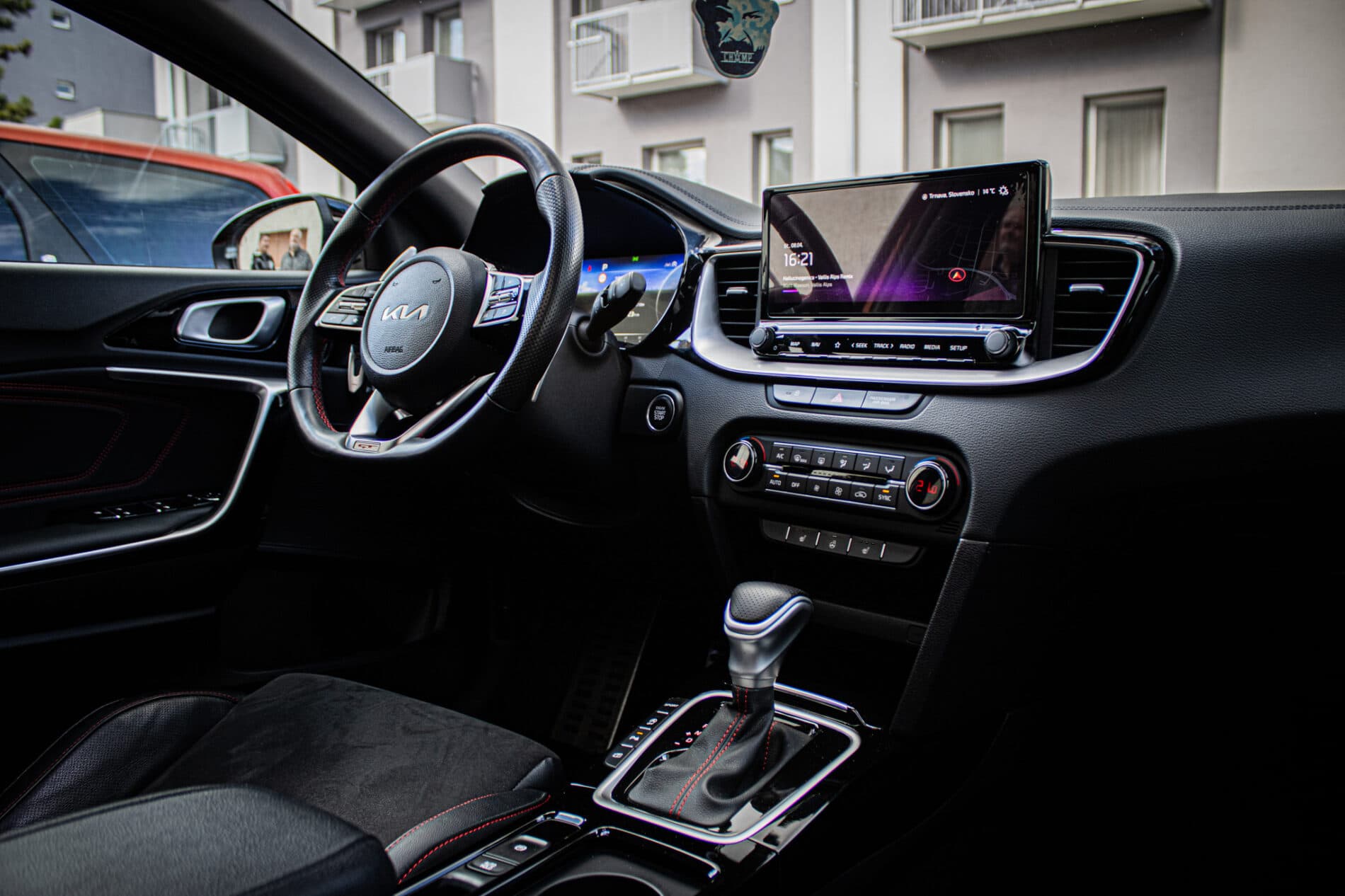 2023 Kia ProCeed GT, oranžová hatchback, 73 801 km