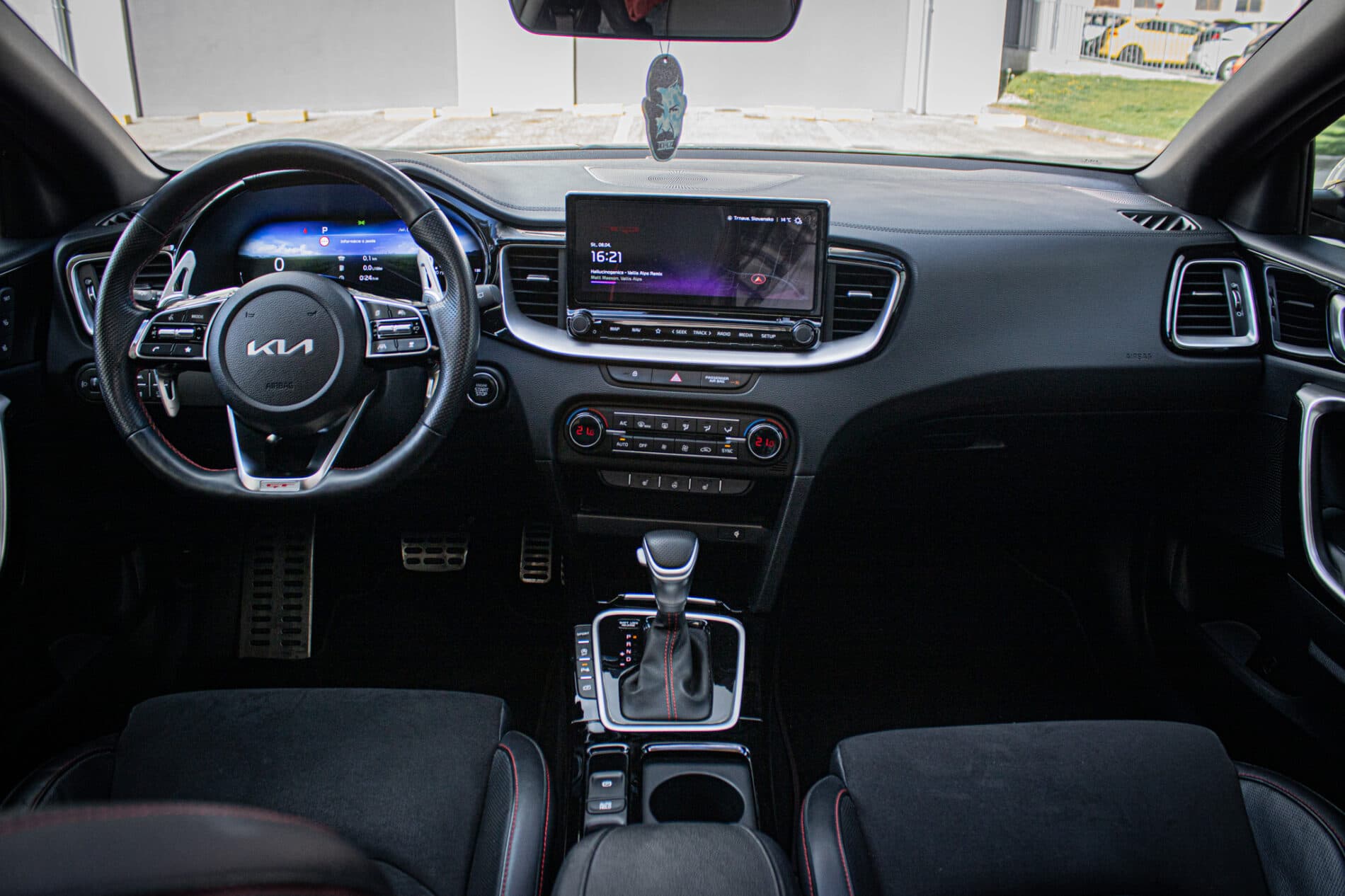 2023 Kia ProCeed GT, oranžová hatchback, 73 801 km