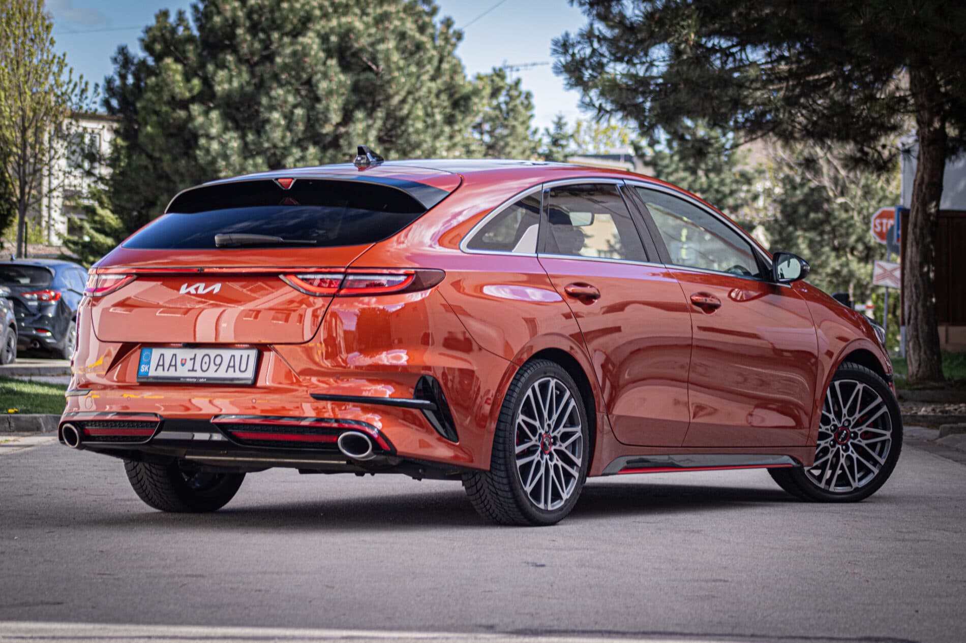 2023 Kia ProCeed GT, oranžová hatchback, 73 801 km