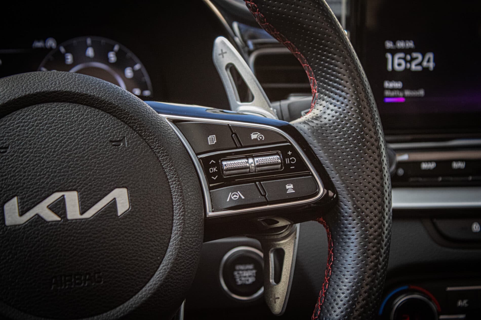 2023 Kia ProCeed GT, oranžová hatchback, 73 801 km