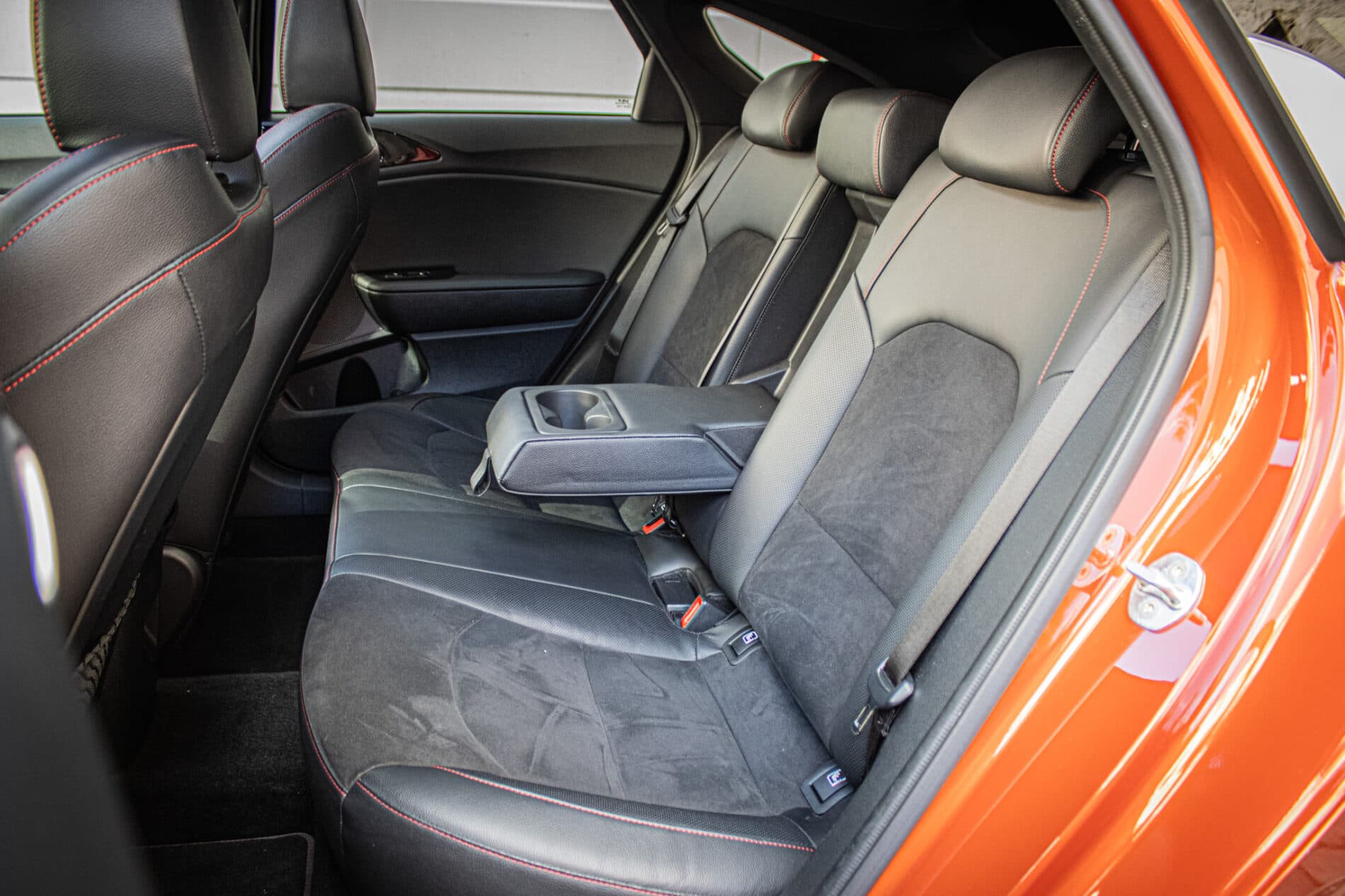 2023 Kia ProCeed GT, oranžová hatchback, 73 801 km