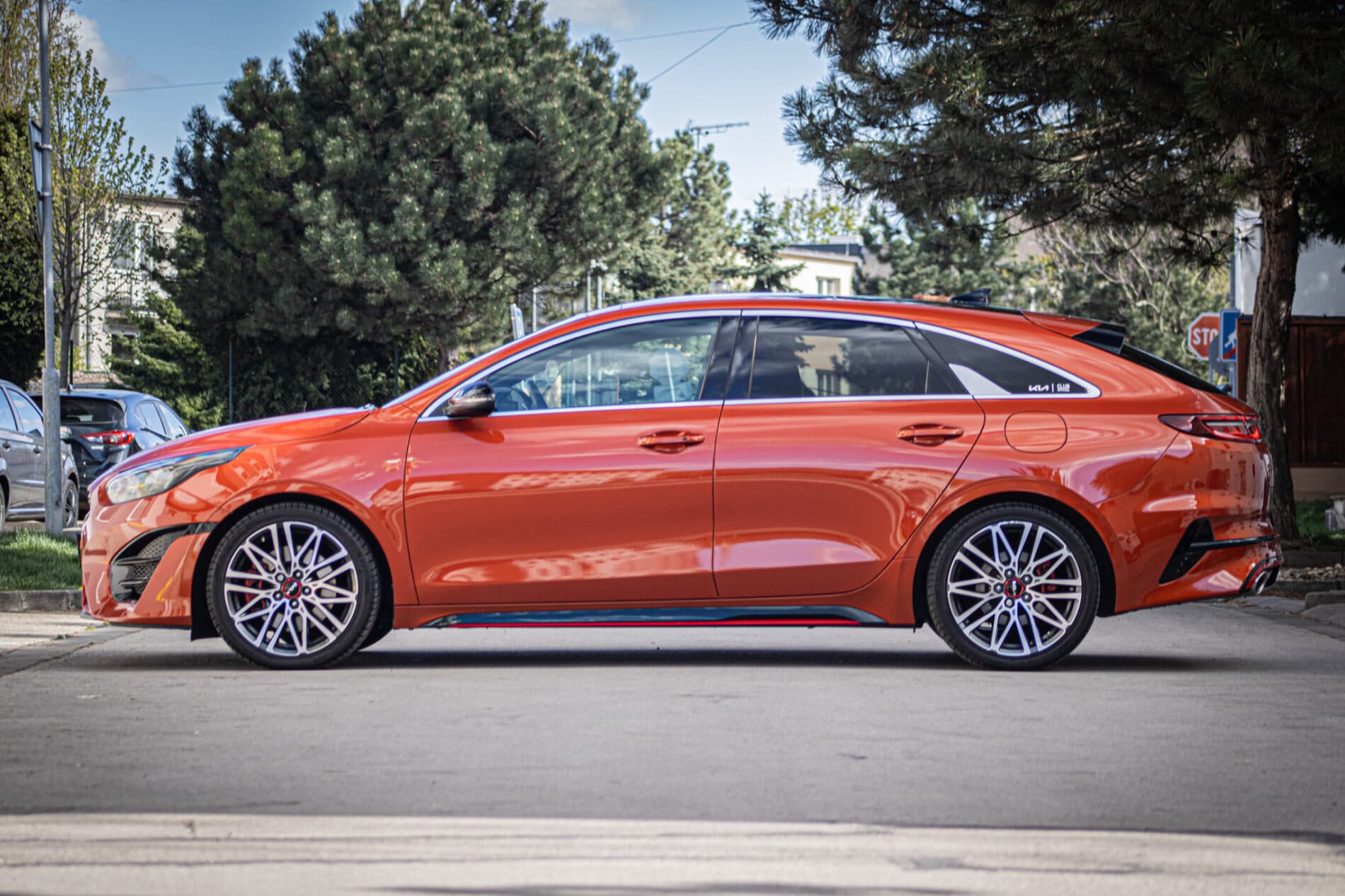 2023 Kia ProCeed GT, oranžová hatchback, 73 801 km