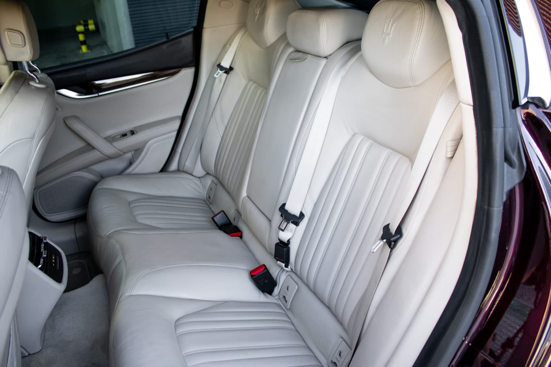 2015 Maserati Ghibli, červená sedan, 108 508 km