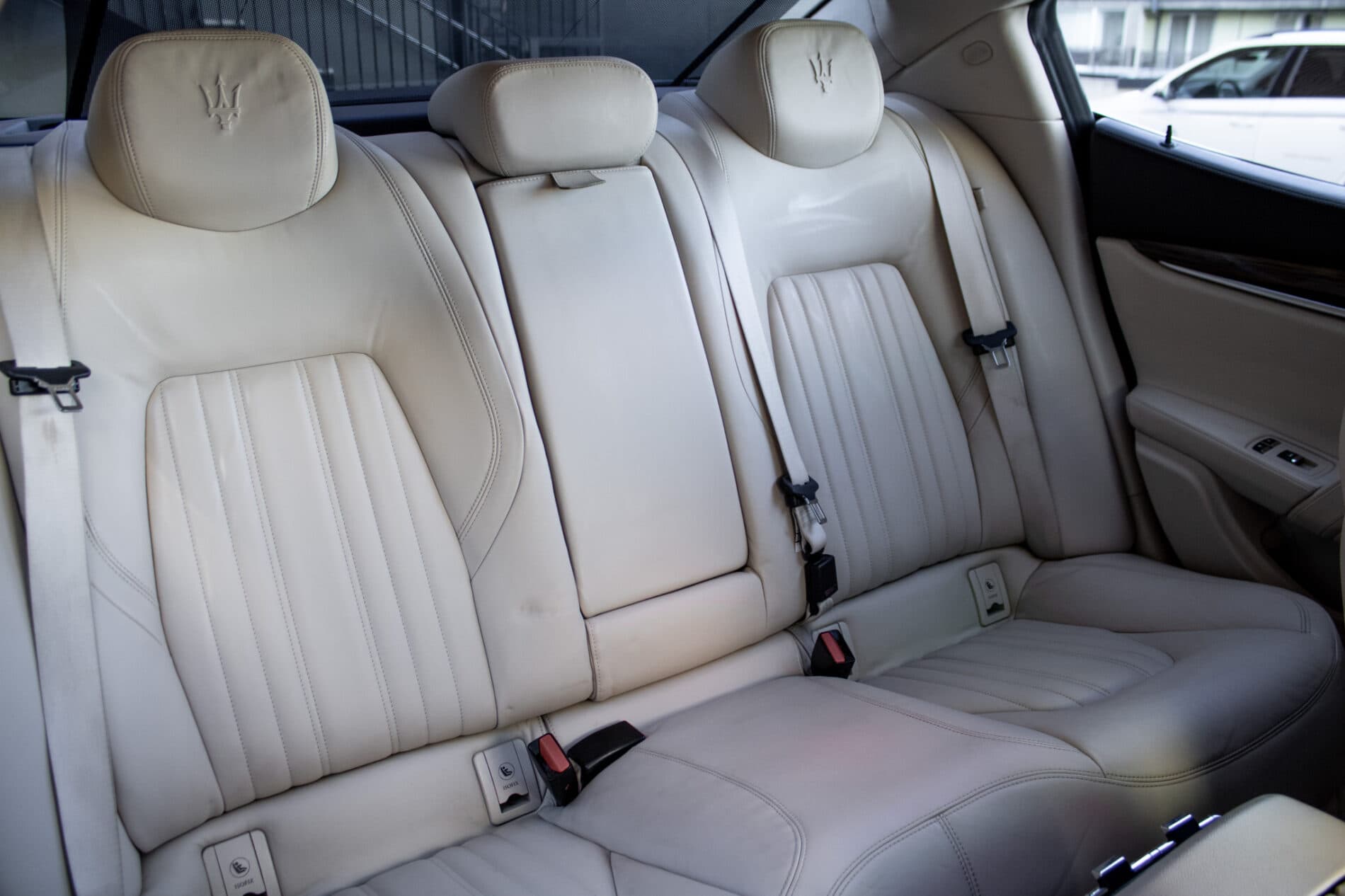 2015 Maserati Ghibli, červená sedan, 108 508 km