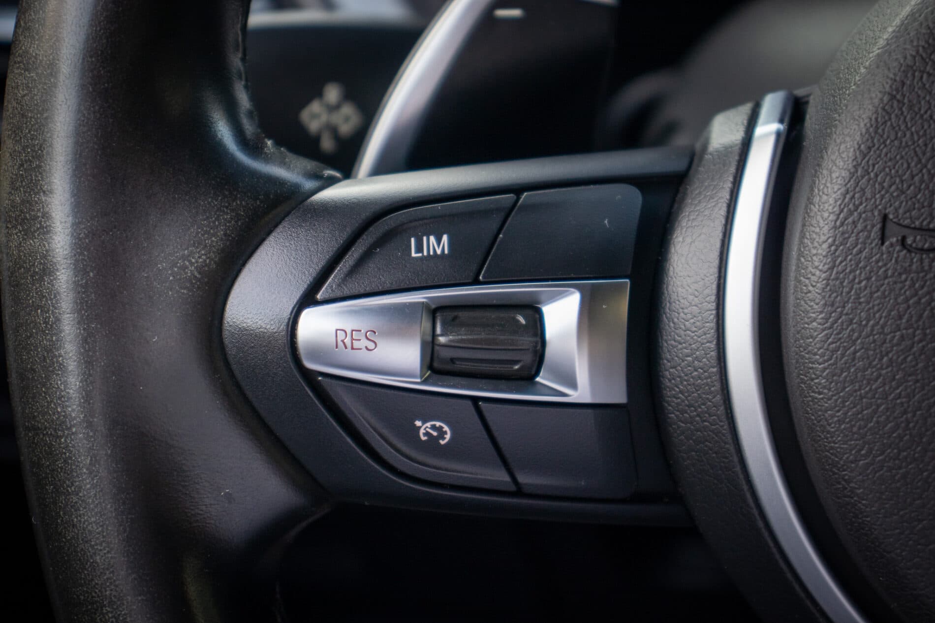 2017 BMW M140i, strieborná hatchback, 195 054 km