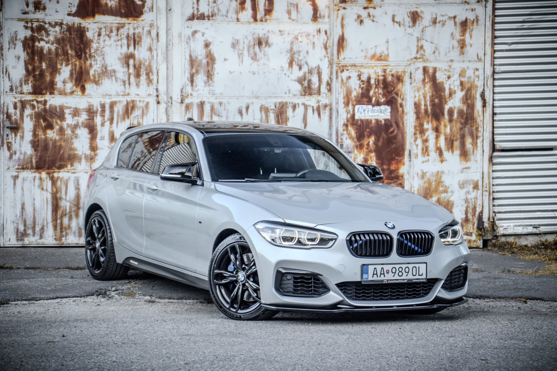 2017 BMW M140i, strieborná hatchback, 195 054 km