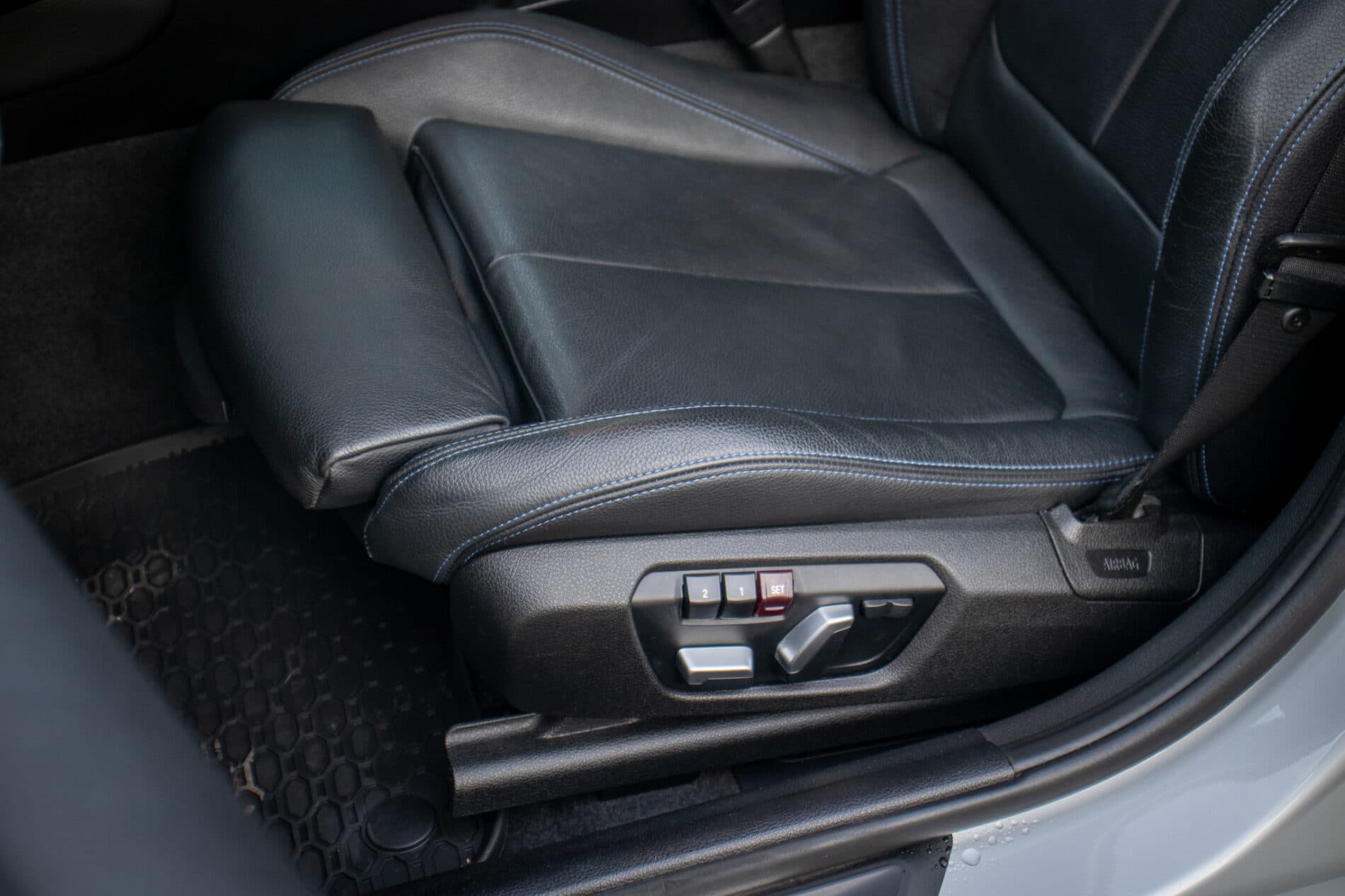 2017 BMW M140i, strieborná hatchback, 195 054 km