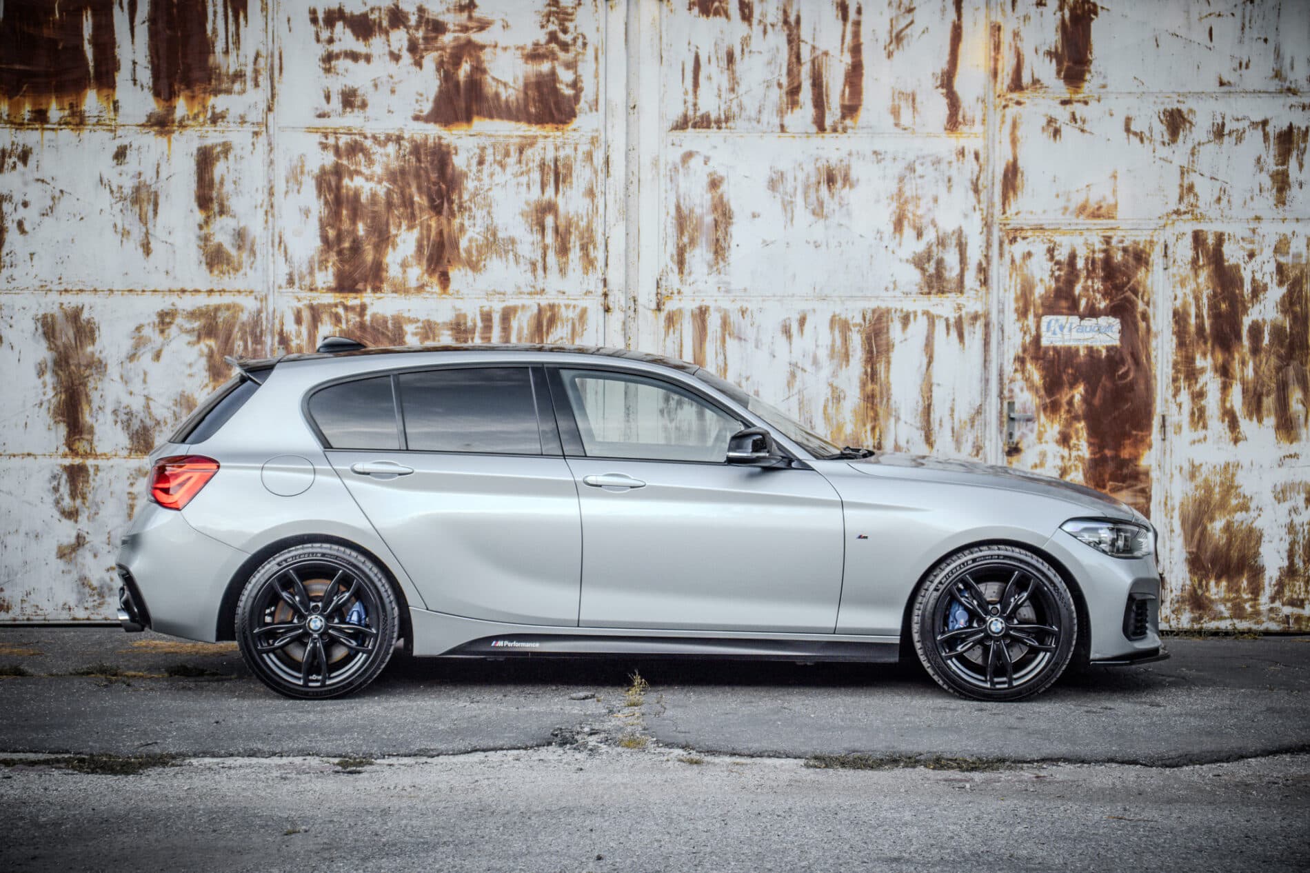 2017 BMW M140i, strieborná hatchback, 195 054 km