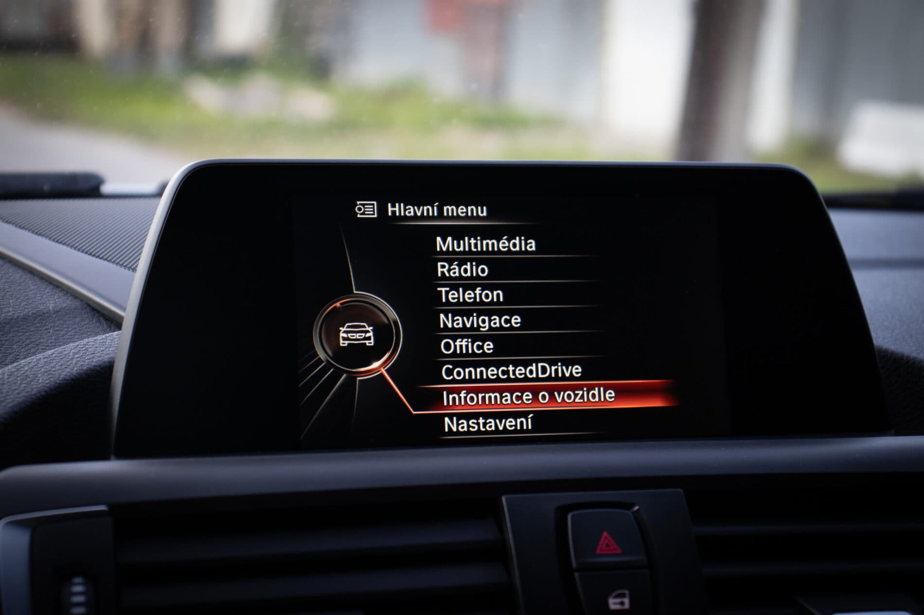 2017 BMW M140i, strieborná hatchback, 195 054 km