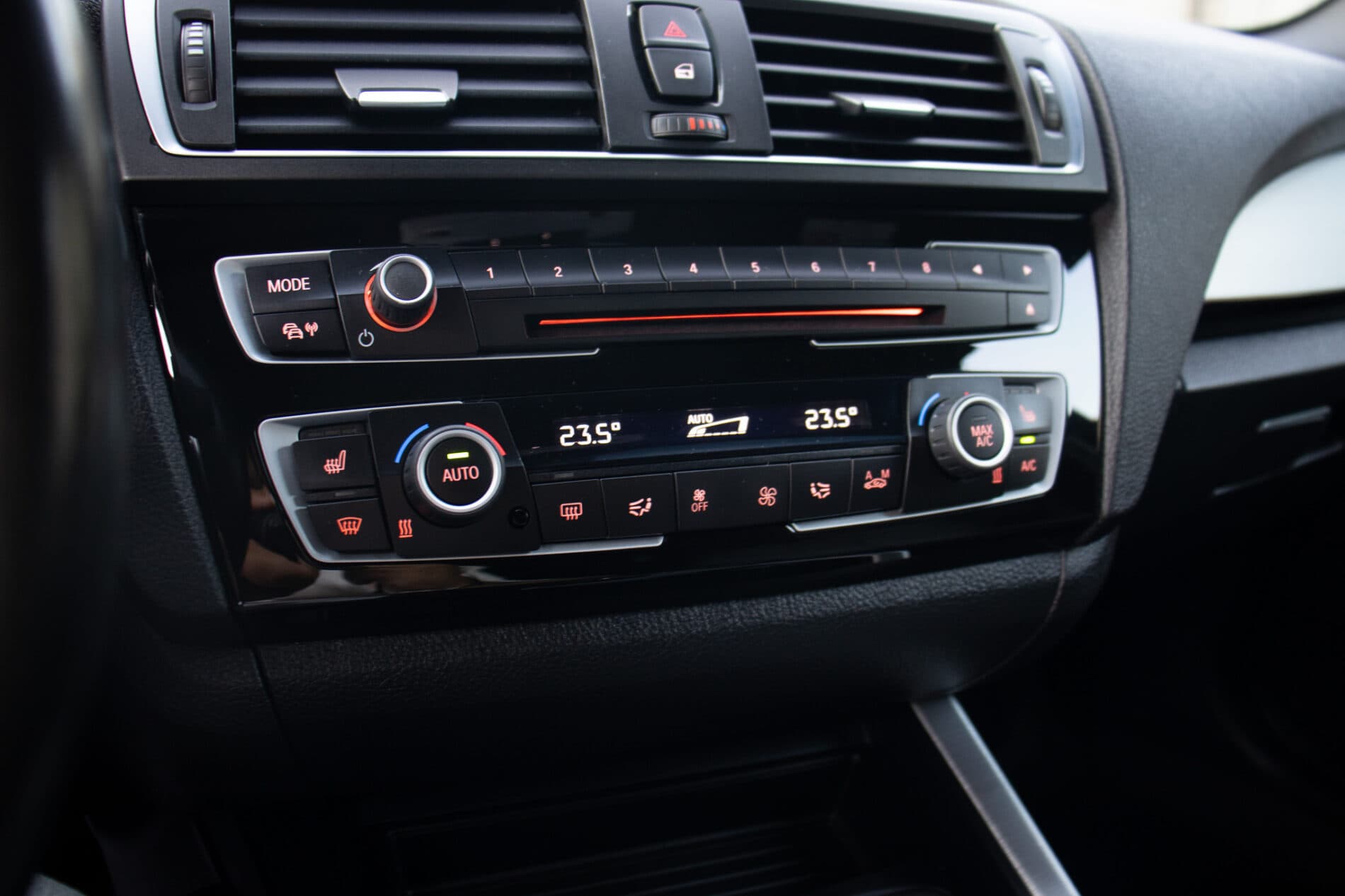 2017 BMW M140i, strieborná hatchback, 195 054 km