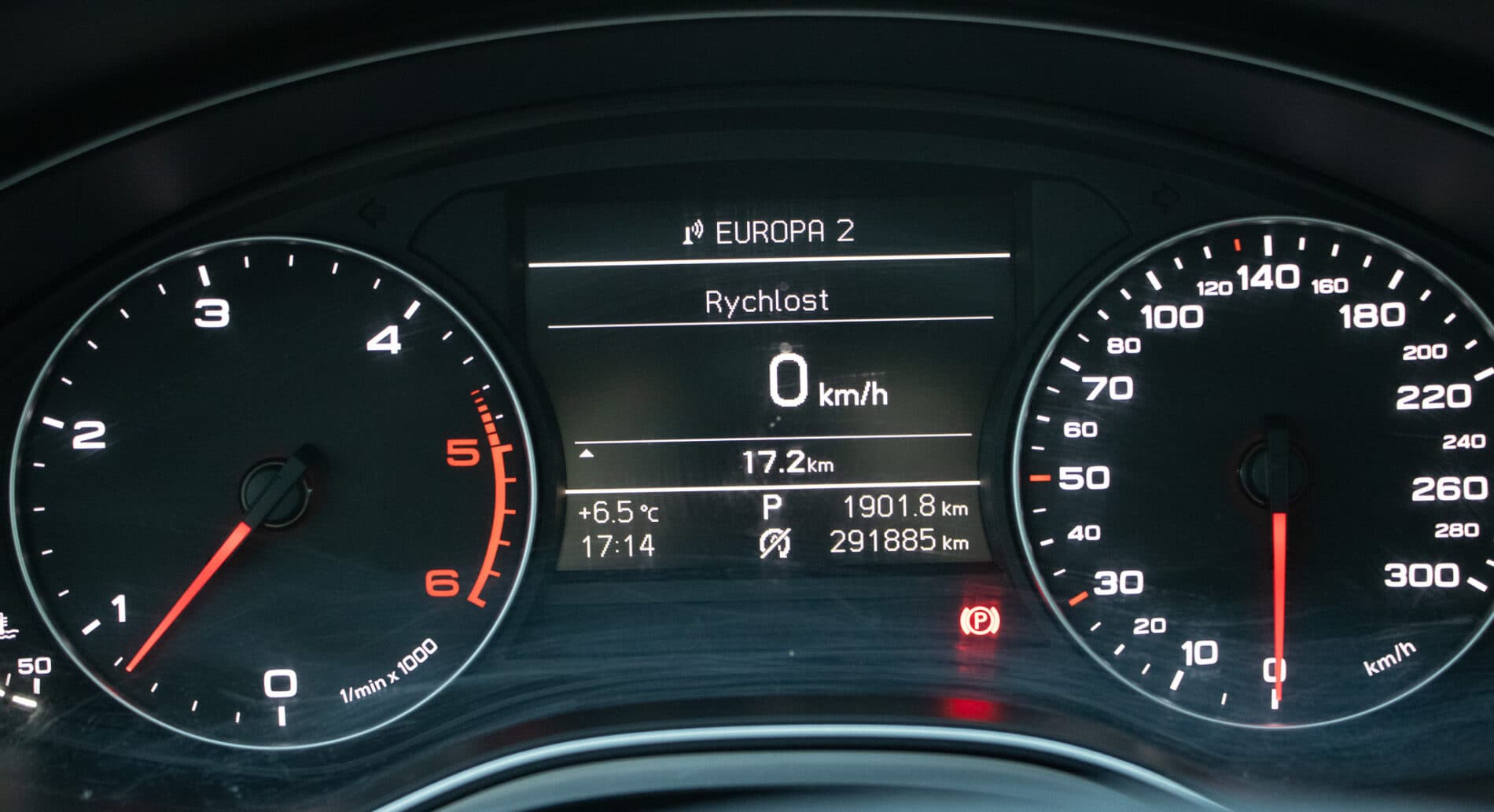 2014 AUDI A6, sivá sedan, 291 885 km