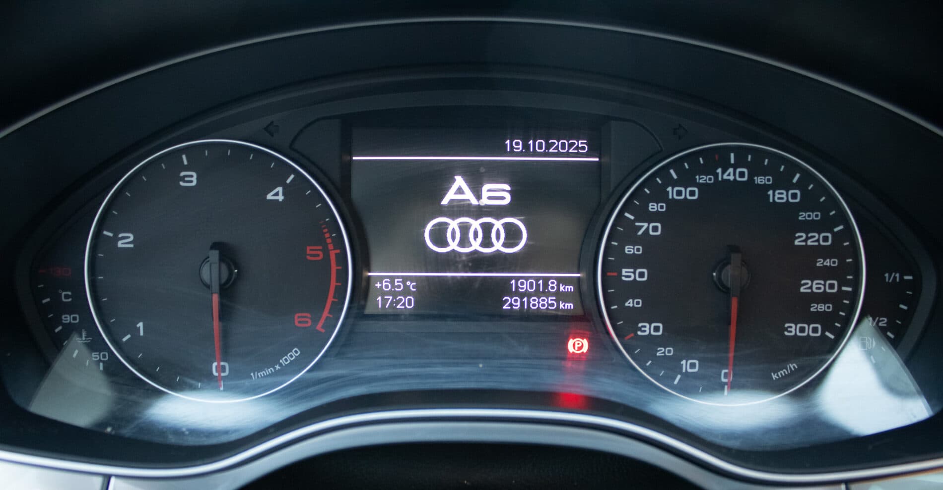 2014 AUDI A6, sivá sedan, 291 885 km