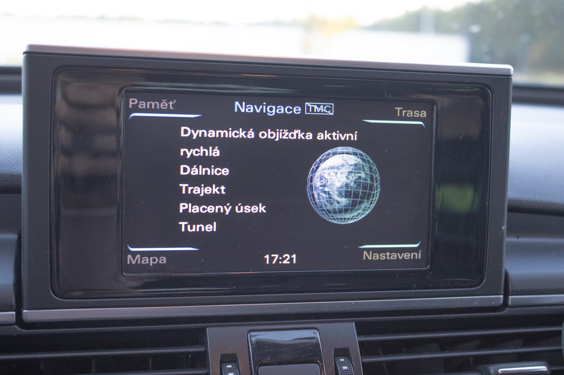 2014 AUDI A6, sivá sedan, 291 885 km