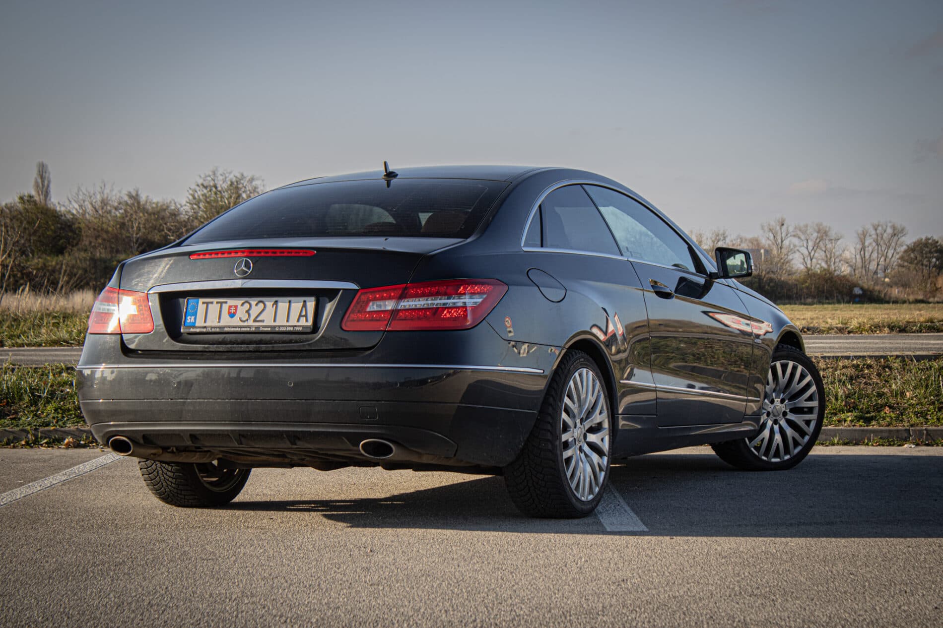 2011 Mercedes-Benz E 300 CDI, čierna kupé, 266 135 km