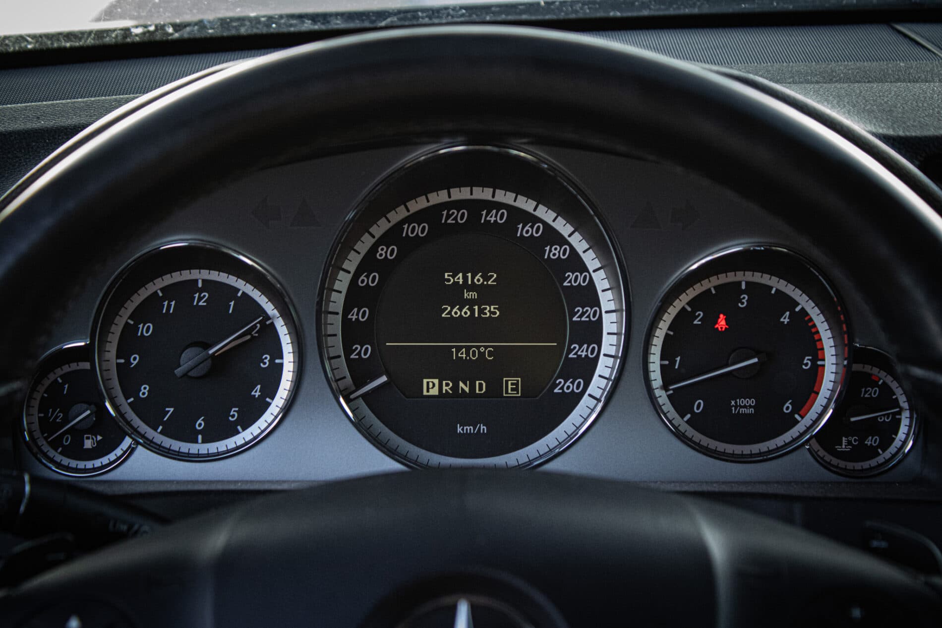 2011 Mercedes-Benz E 300 CDI, čierna kupé, 266 135 km