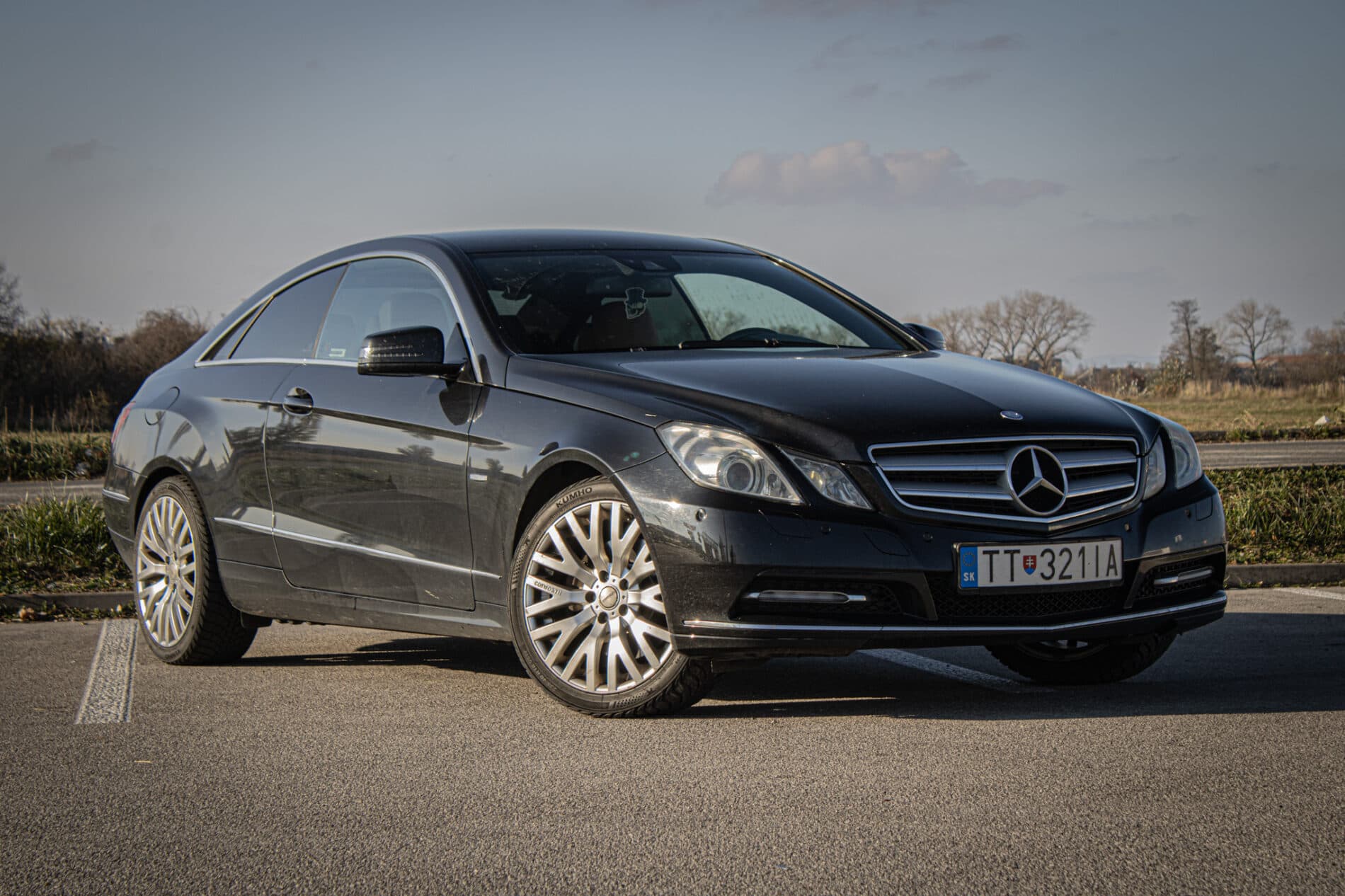 2011 Mercedes-Benz E 300 CDI, čierna kupé, 266 135 km